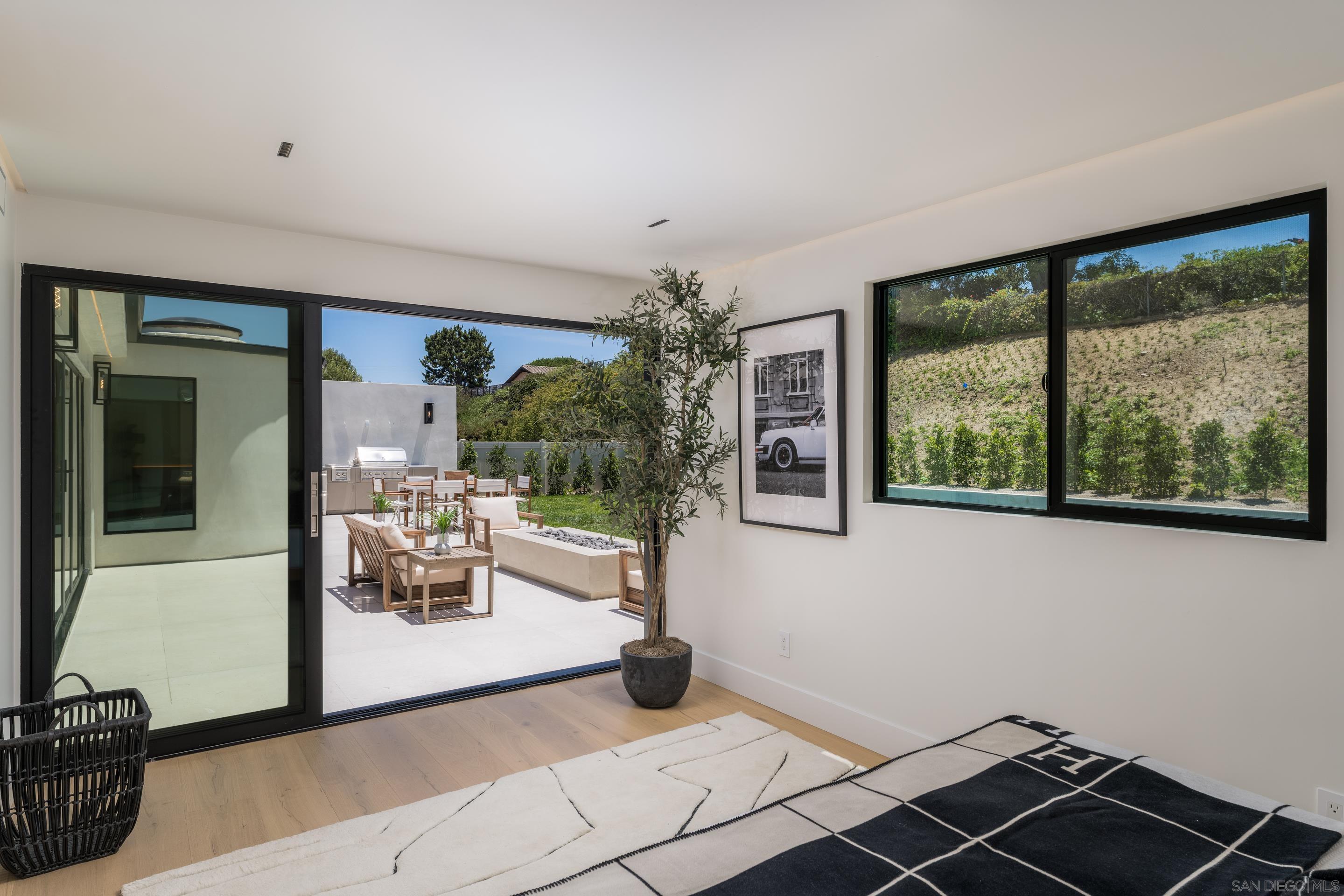 Detail Gallery Image 26 of 52 For 5826  Soledad Mountain Rd, La Jolla,  CA 92037 - 3 Beds | 2/1 Baths