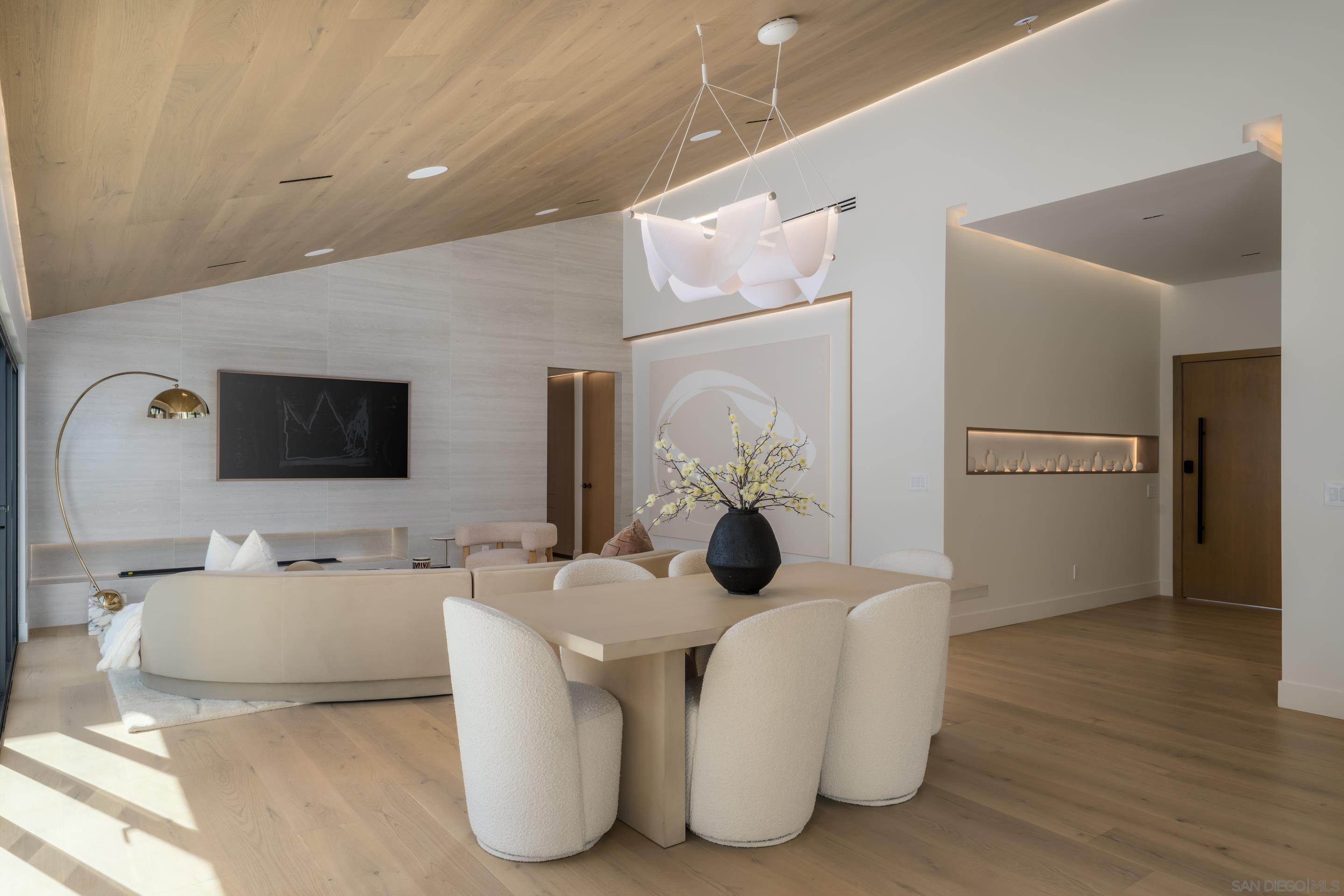 Detail Gallery Image 4 of 52 For 5826  Soledad Mountain Rd, La Jolla,  CA 92037 - 3 Beds | 2/1 Baths