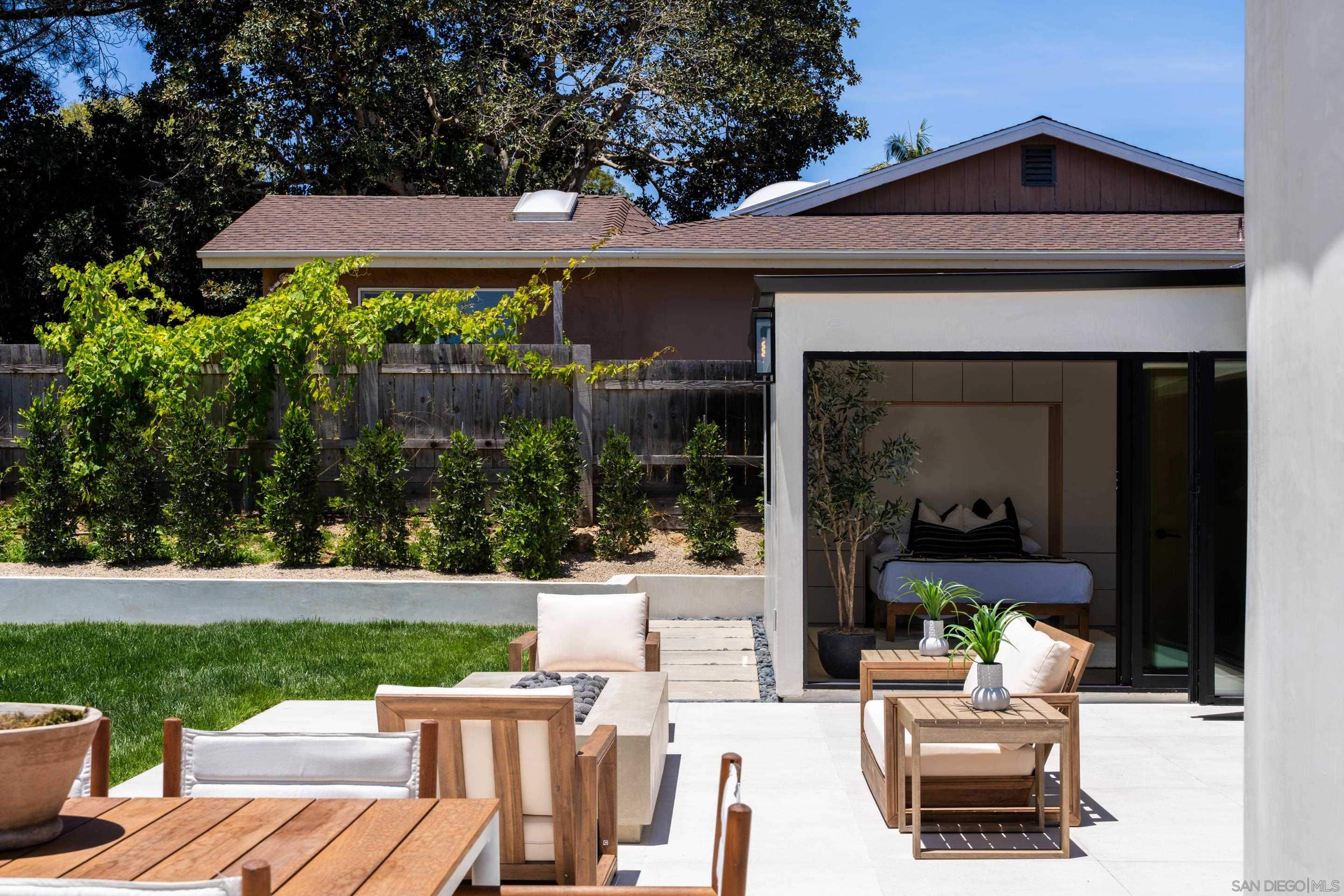 Detail Gallery Image 32 of 52 For 5826  Soledad Mountain Rd, La Jolla,  CA 92037 - 3 Beds | 2/1 Baths