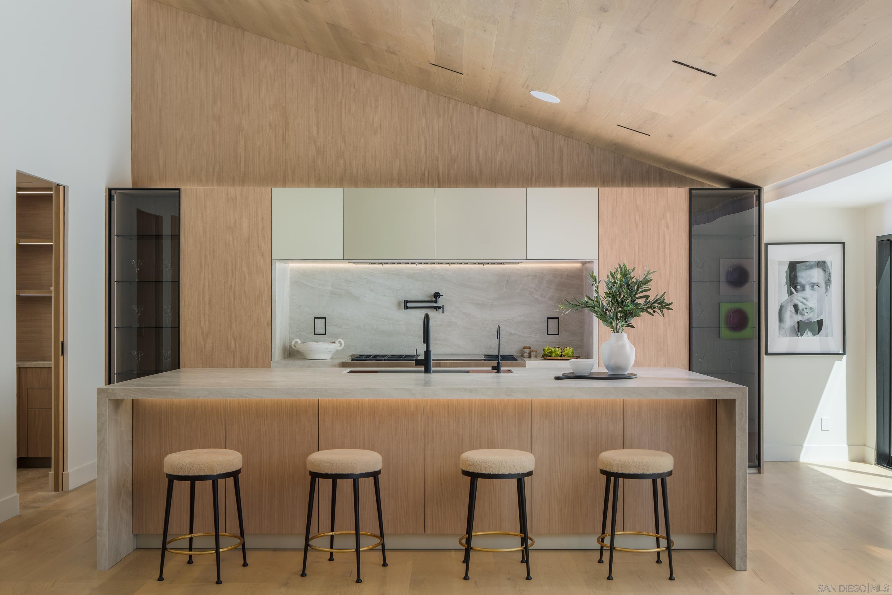 Detail Gallery Image 8 of 52 For 5826  Soledad Mountain Rd, La Jolla,  CA 92037 - 3 Beds | 2/1 Baths