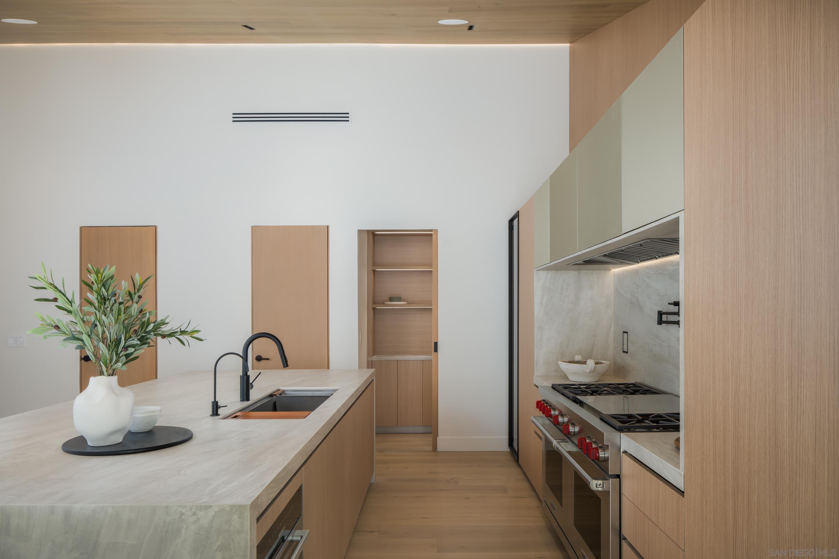 Detail Gallery Image 9 of 52 For 5826  Soledad Mountain Rd, La Jolla,  CA 92037 - 3 Beds | 2/1 Baths