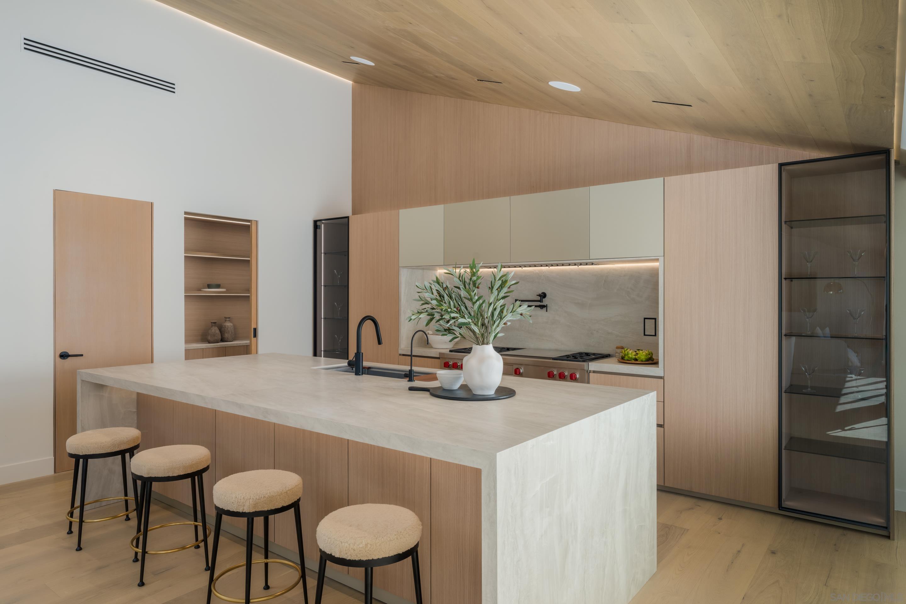 Detail Gallery Image 10 of 52 For 5826  Soledad Mountain Rd, La Jolla,  CA 92037 - 3 Beds | 2/1 Baths