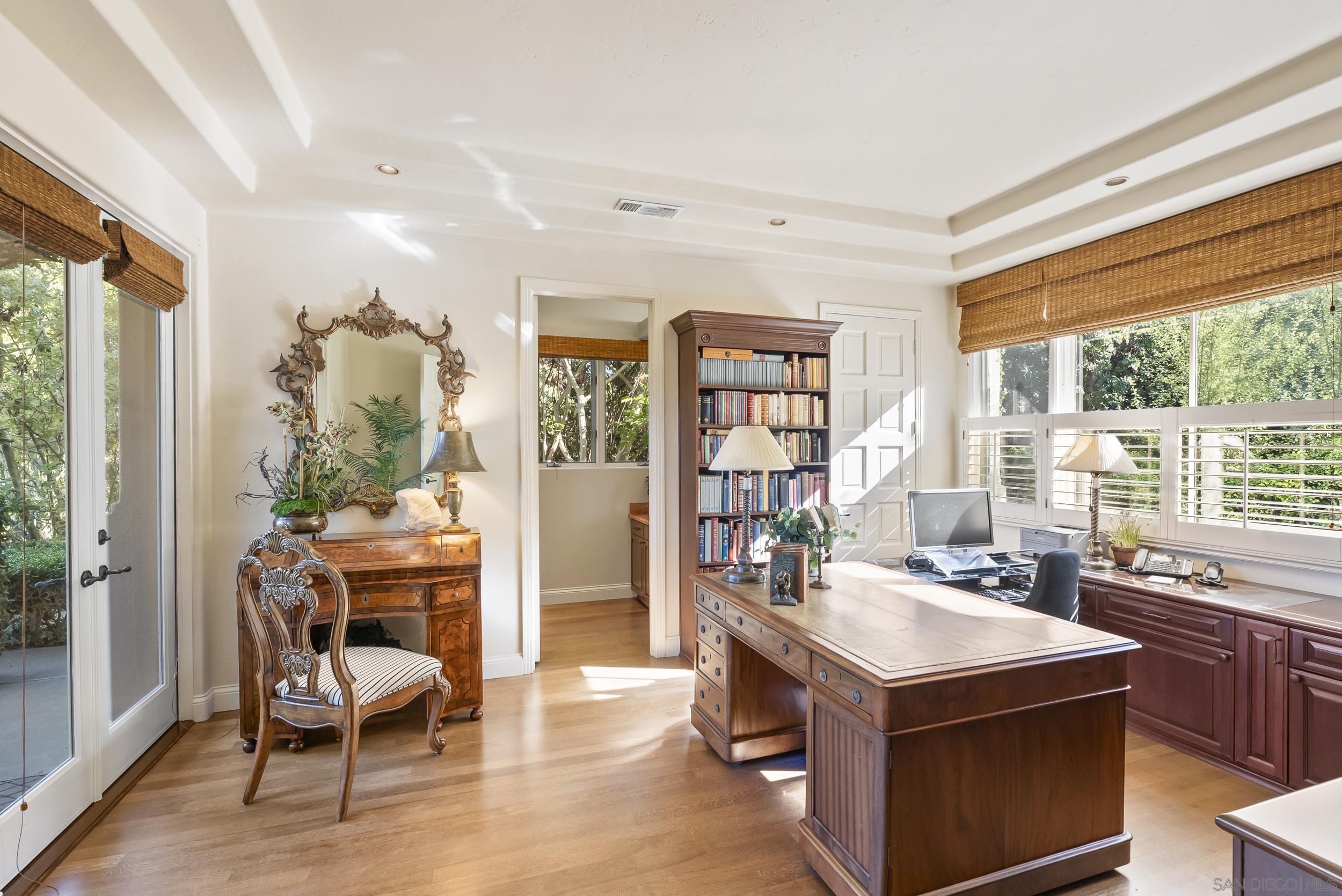 Detail Gallery Image 11 of 30 For 17177  Calle Serena, Rancho Santa Fe,  CA 92067 - 6 Beds | 6/1 Baths