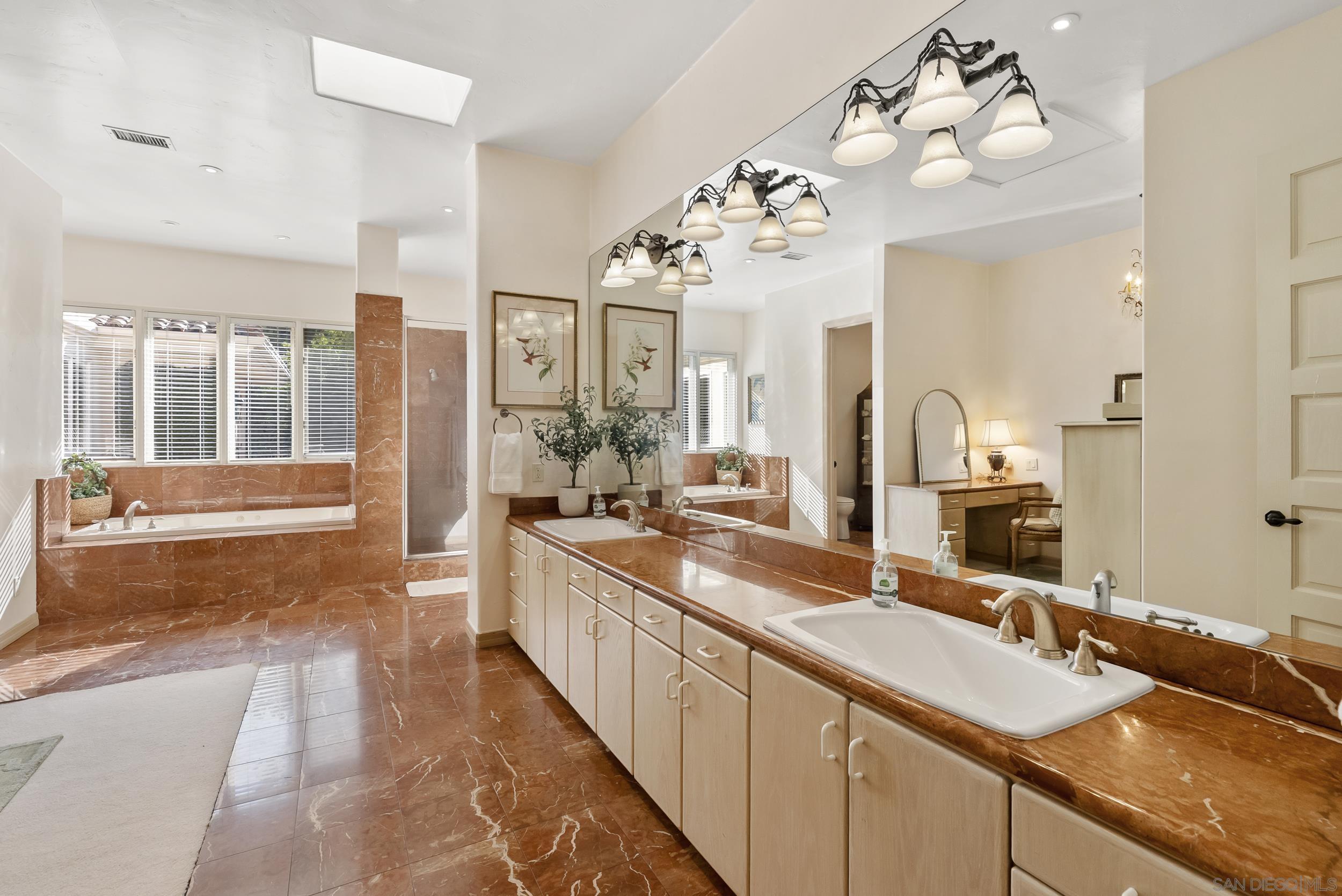 Detail Gallery Image 14 of 30 For 17177  Calle Serena, Rancho Santa Fe,  CA 92067 - 6 Beds | 6/1 Baths