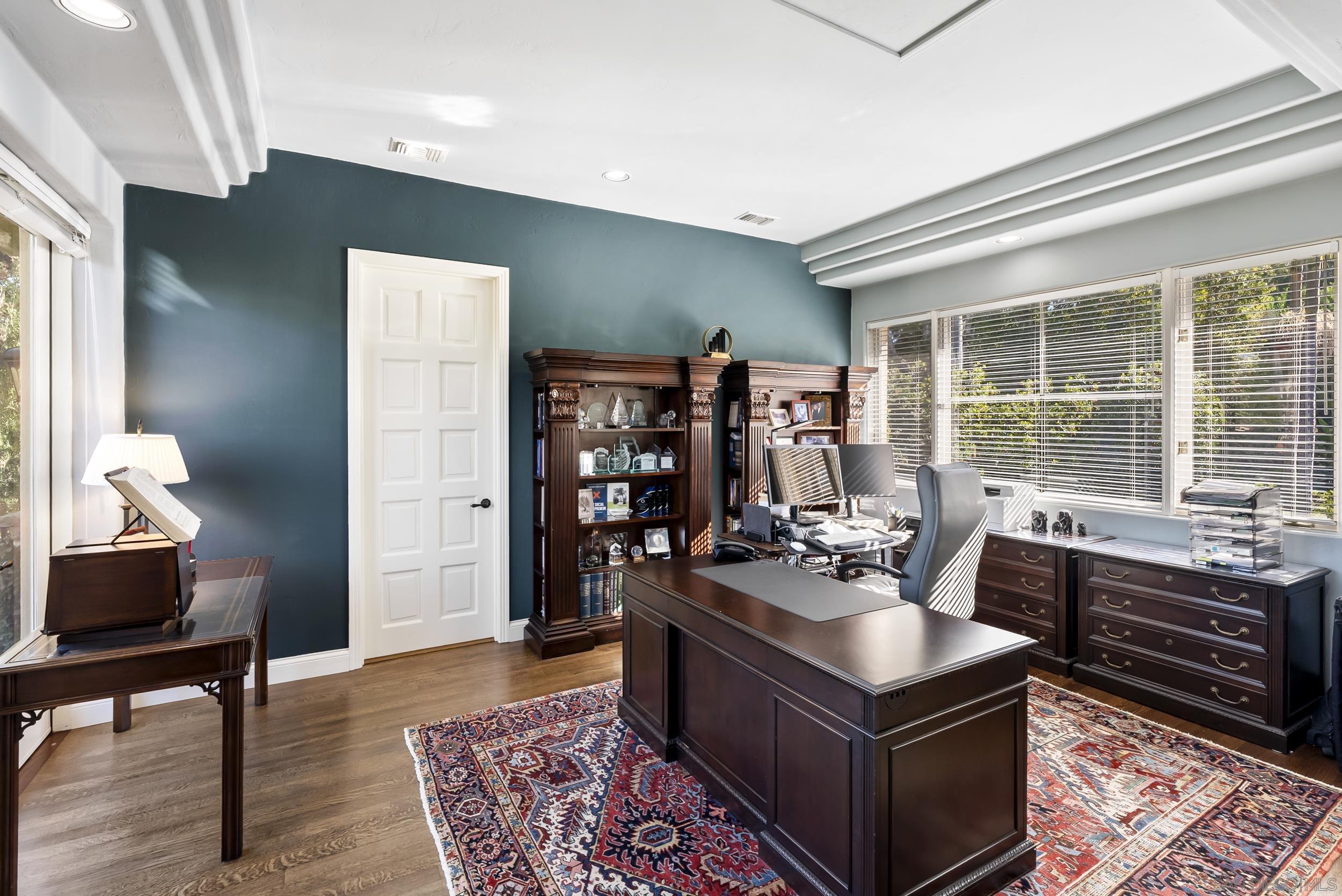 Detail Gallery Image 17 of 30 For 17177  Calle Serena, Rancho Santa Fe,  CA 92067 - 6 Beds | 6/1 Baths