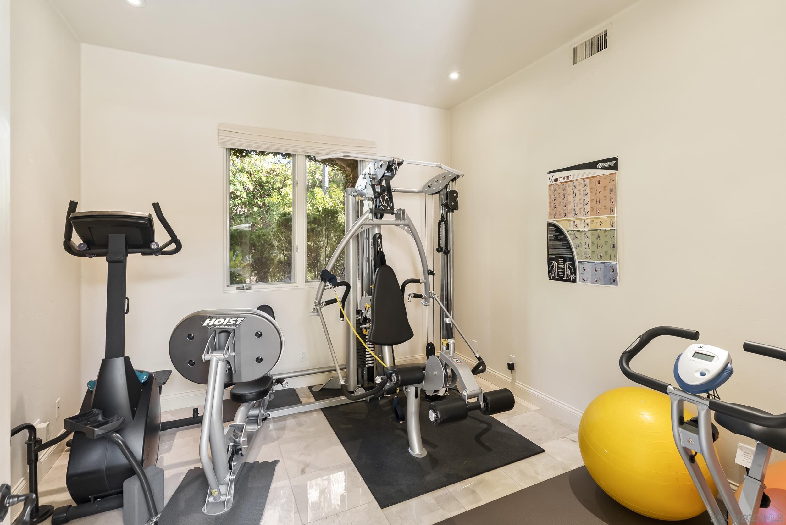 Detail Gallery Image 18 of 30 For 17177  Calle Serena, Rancho Santa Fe,  CA 92067 - 6 Beds | 6/1 Baths