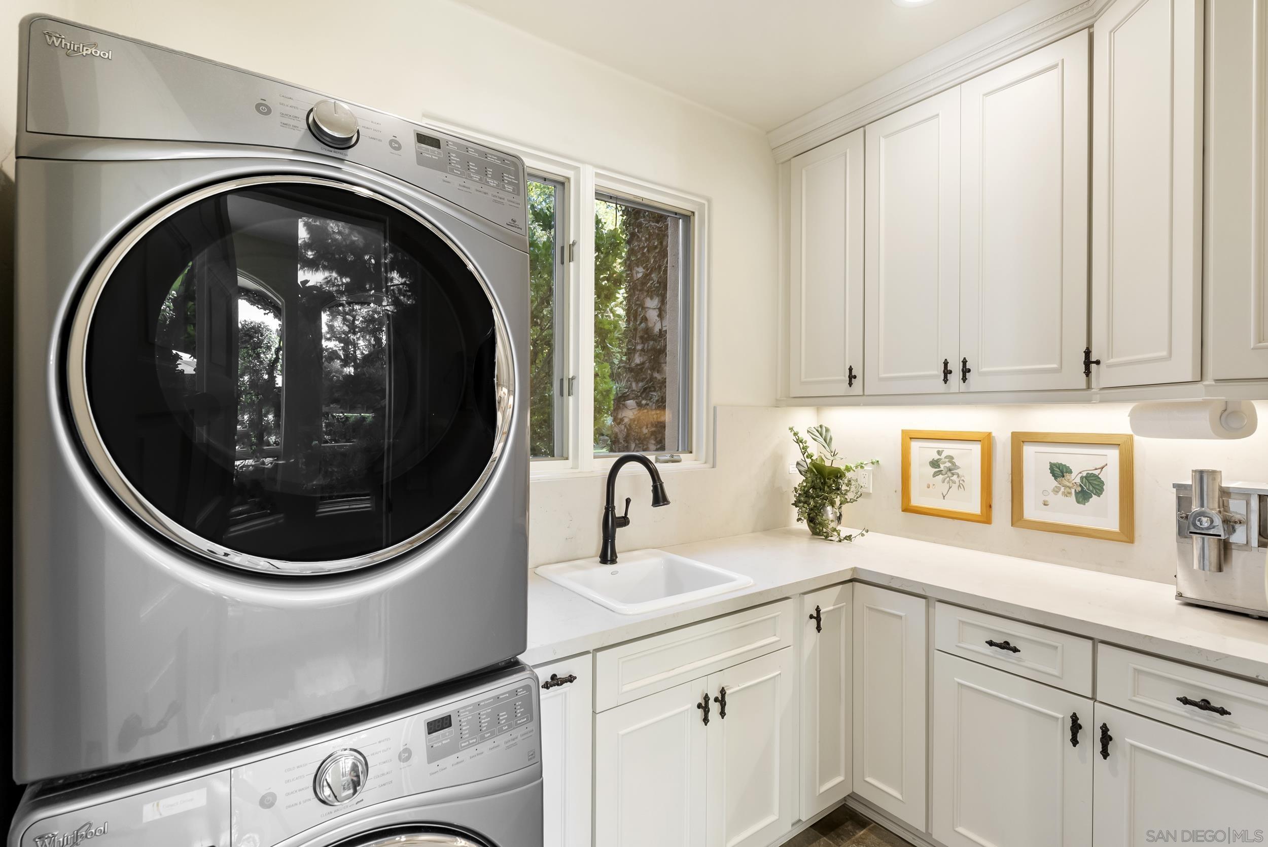 Detail Gallery Image 19 of 30 For 17177  Calle Serena, Rancho Santa Fe,  CA 92067 - 6 Beds | 6/1 Baths