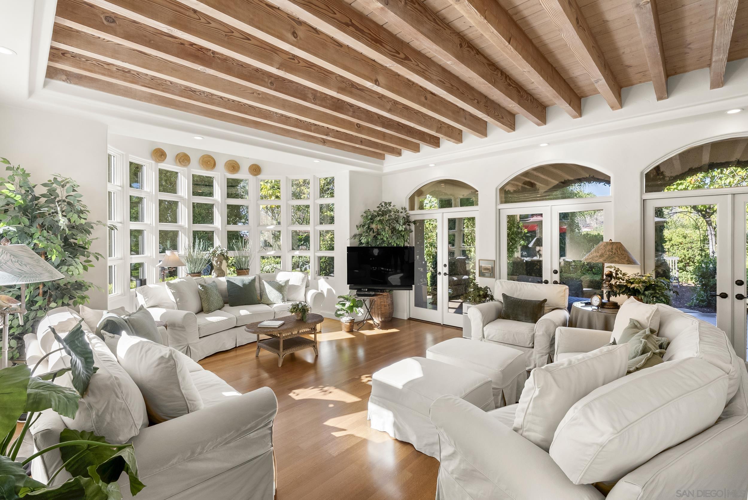Detail Gallery Image 8 of 30 For 17177  Calle Serena, Rancho Santa Fe,  CA 92067 - 6 Beds | 6/1 Baths