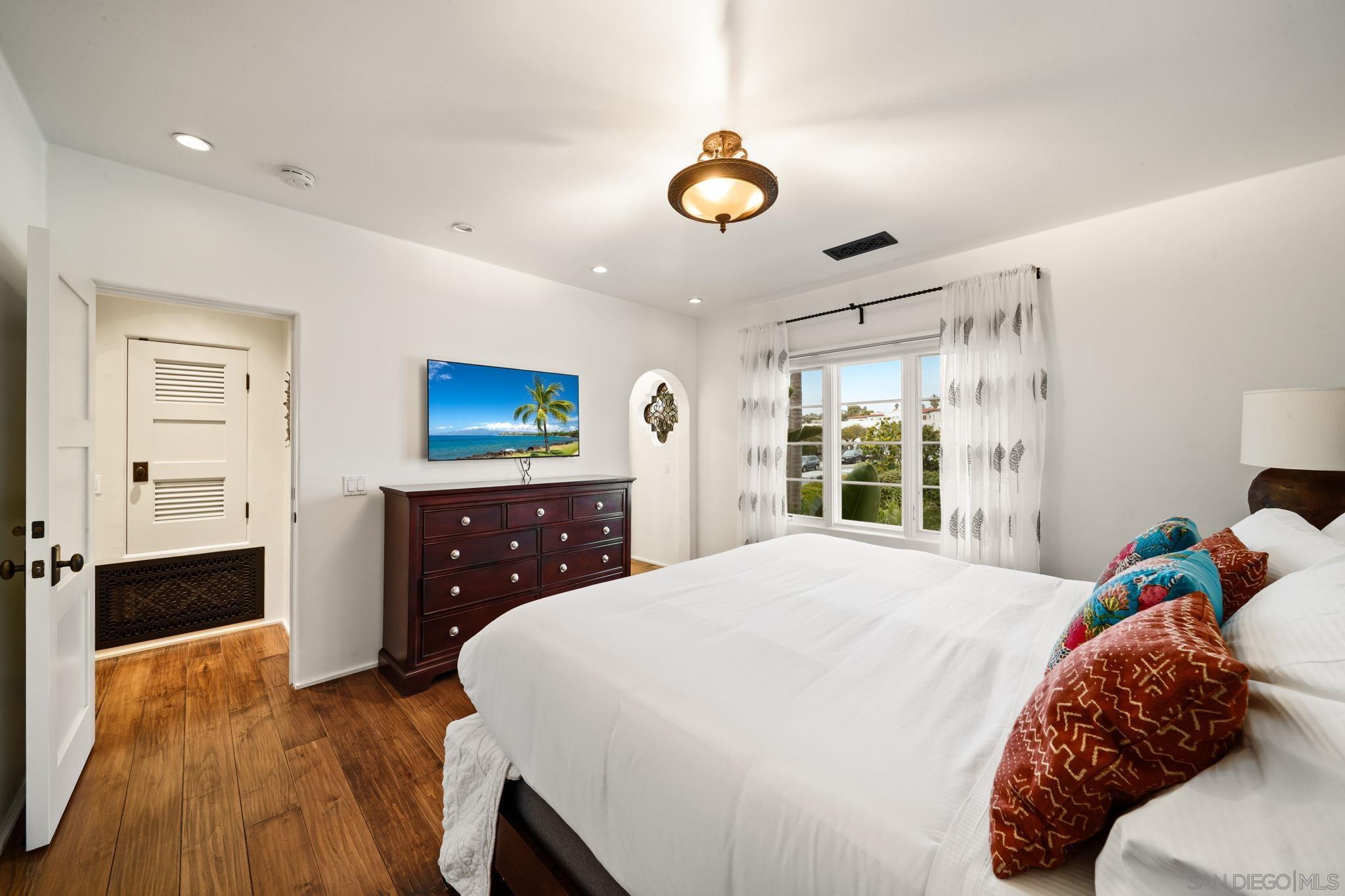 Detail Gallery Image 33 of 66 For 7344  Olivetas Ave, La Jolla,  CA 92037 - 5 Beds | 4 Baths