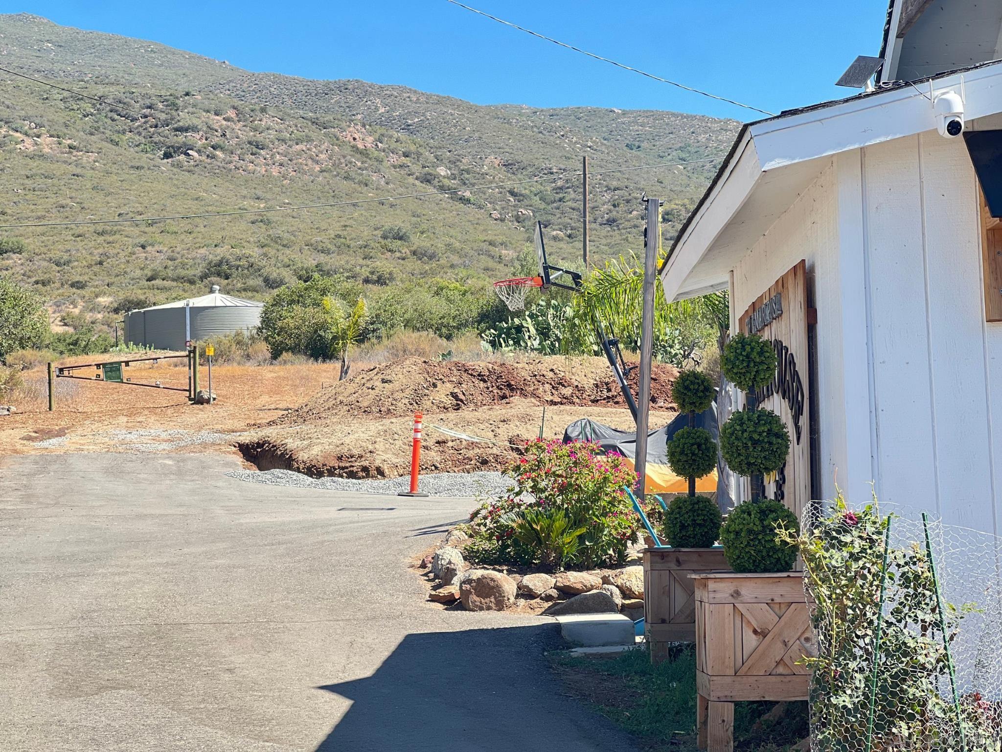 Detail Gallery Image 4 of 41 For 80  Willowside Ter, Alpine,  CA 91901 - – Beds | – Baths