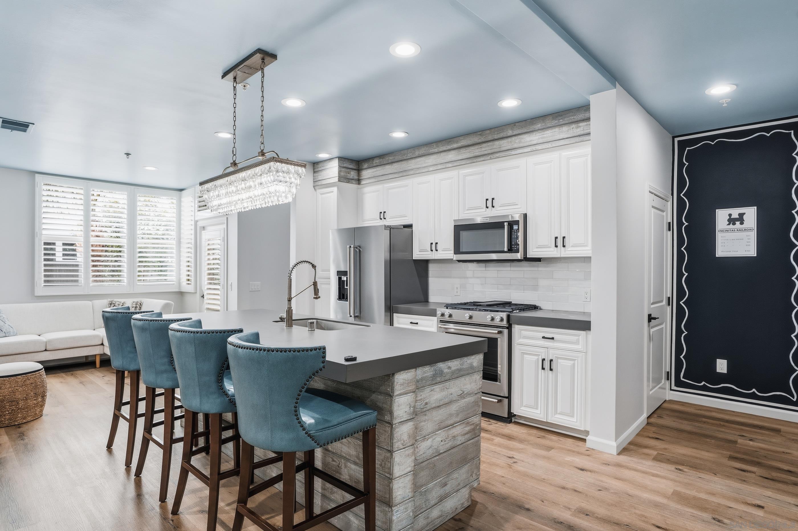 Front Image Thumbnail for SD250044209