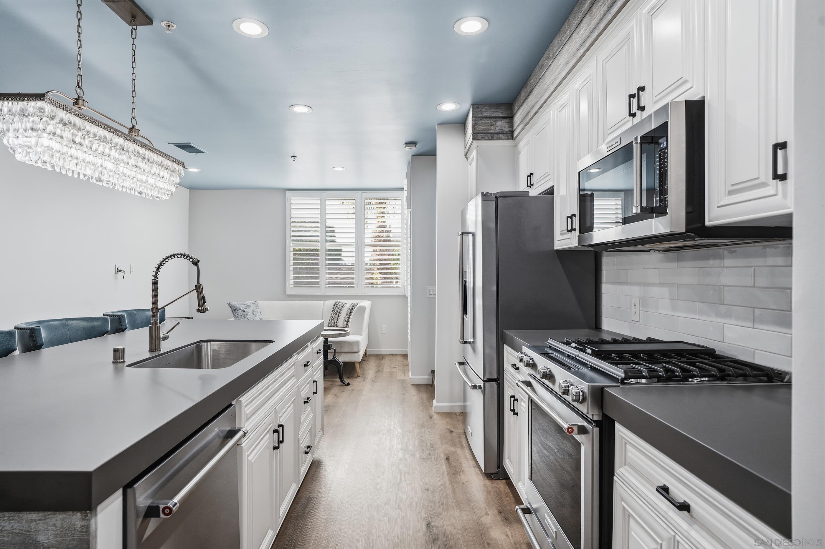 Detail Gallery Image 3 of 22 For 687 S Coast Hwy 101  216, Encinitas,  CA 92024 - 2 Beds | 2/1 Baths