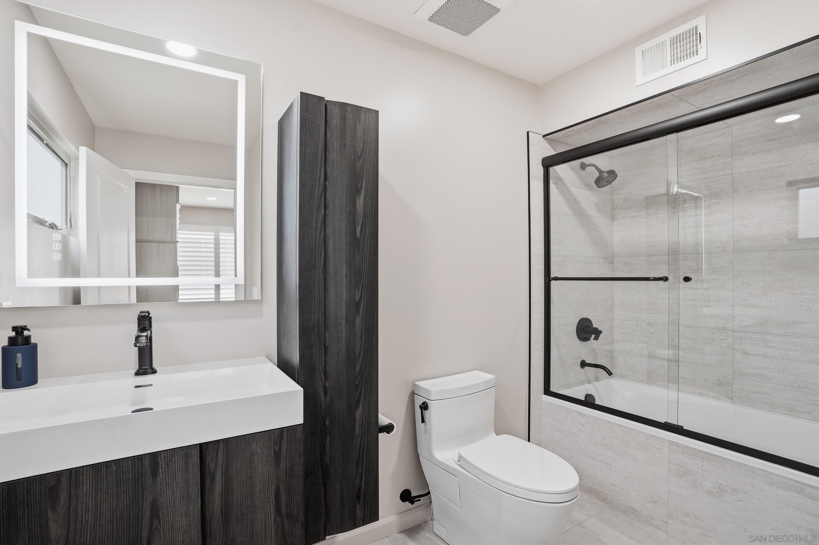 Detail Gallery Image 5 of 22 For 687 S Coast Hwy 101  216, Encinitas,  CA 92024 - 2 Beds | 2/1 Baths