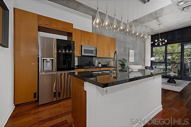 Detail Gallery Image 3 of 41 For 1050  Island Ave  #110,  San Diego,  CA 92101 - 1 Beds | 2 Baths