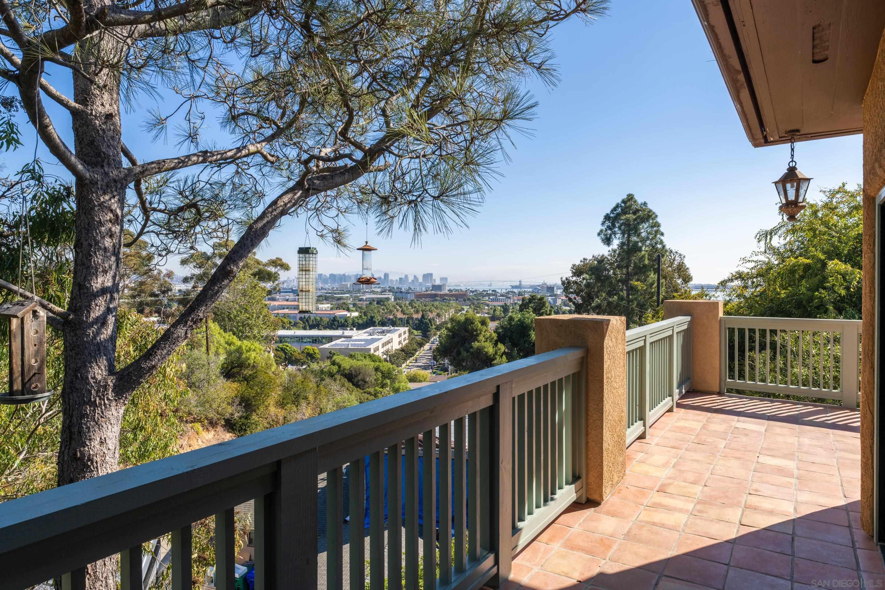 Detail Gallery Image 3 of 34 For 3038  Udall St, San Diego,  CA 92106 - 4 Beds | 4 Baths