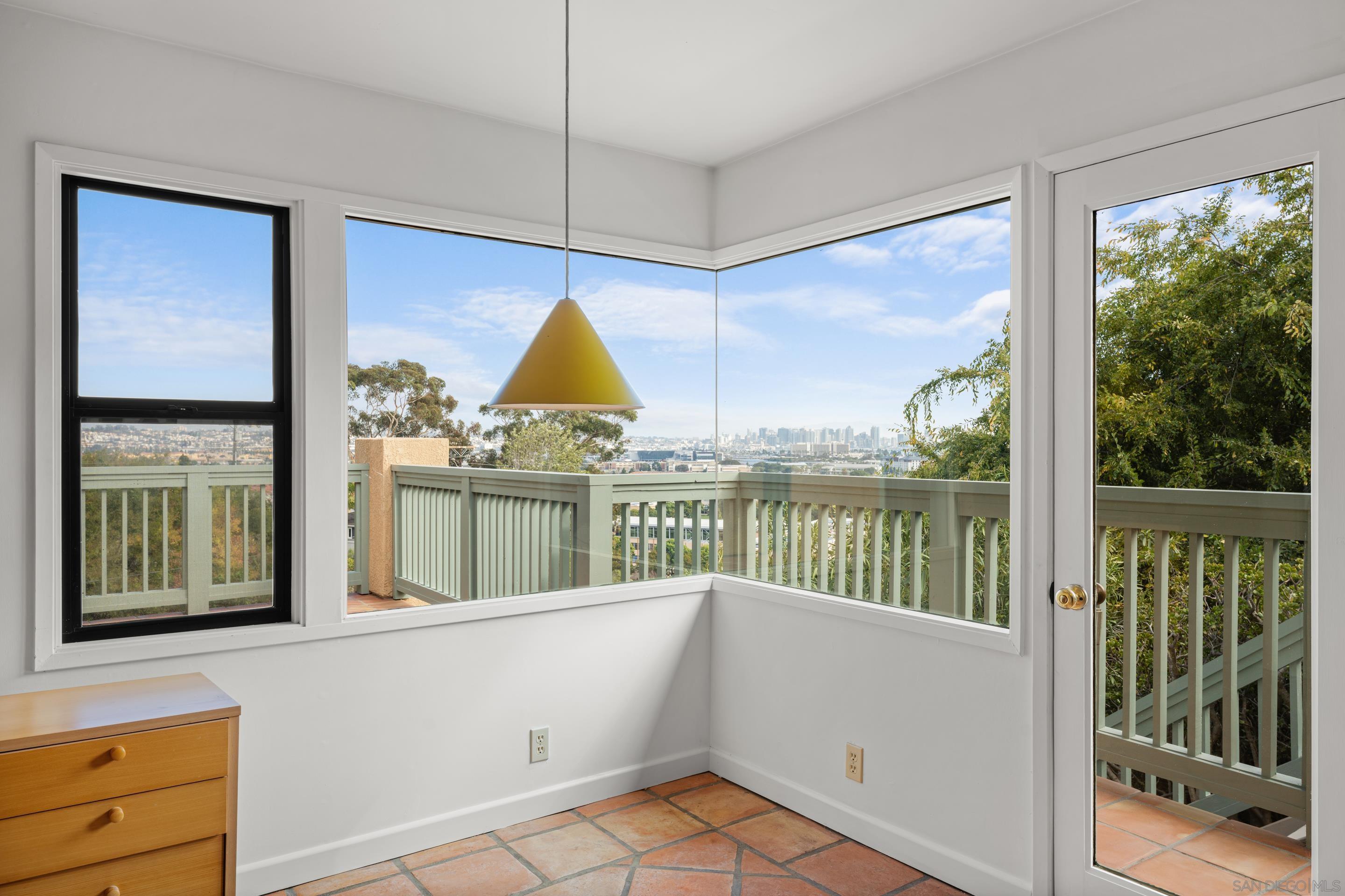 Detail Gallery Image 7 of 34 For 3038  Udall St, San Diego,  CA 92106 - 4 Beds | 4 Baths