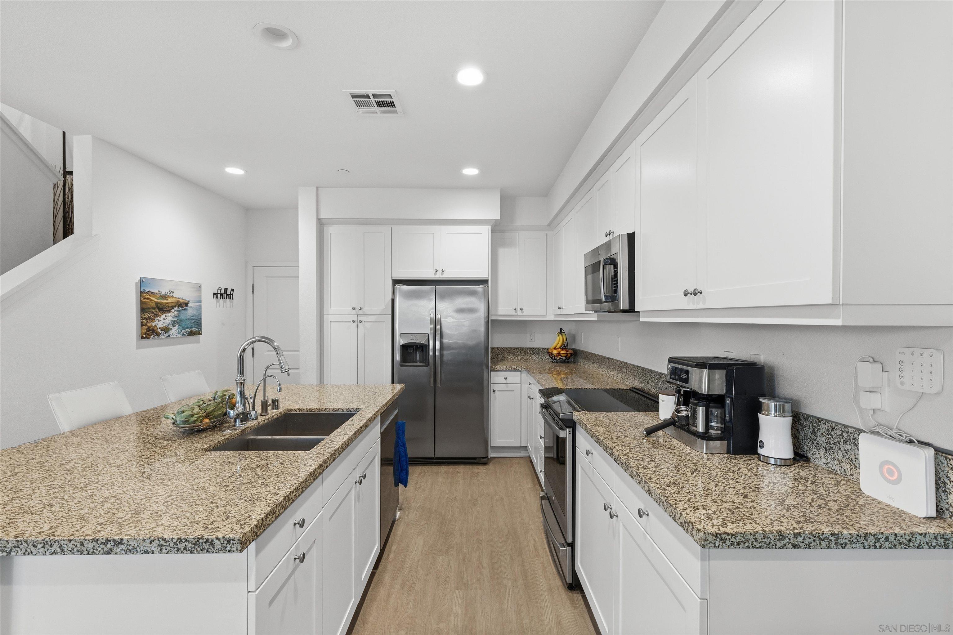 Front Image Thumbnail for SD250044215