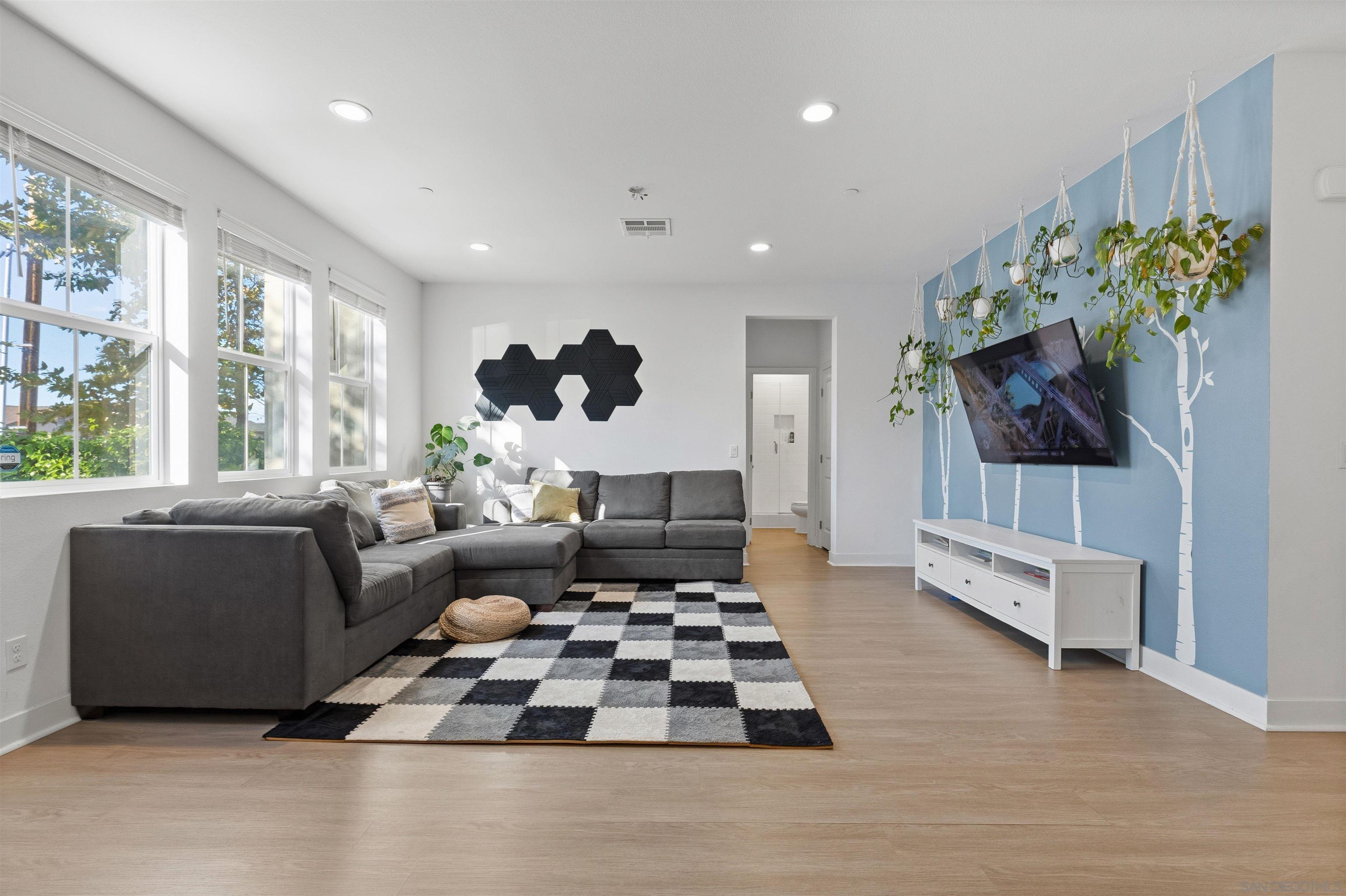 Detail Gallery Image 4 of 23 For 8686  Tobago Lane, Santee,  CA 92071 - 4 Beds | 3 Baths