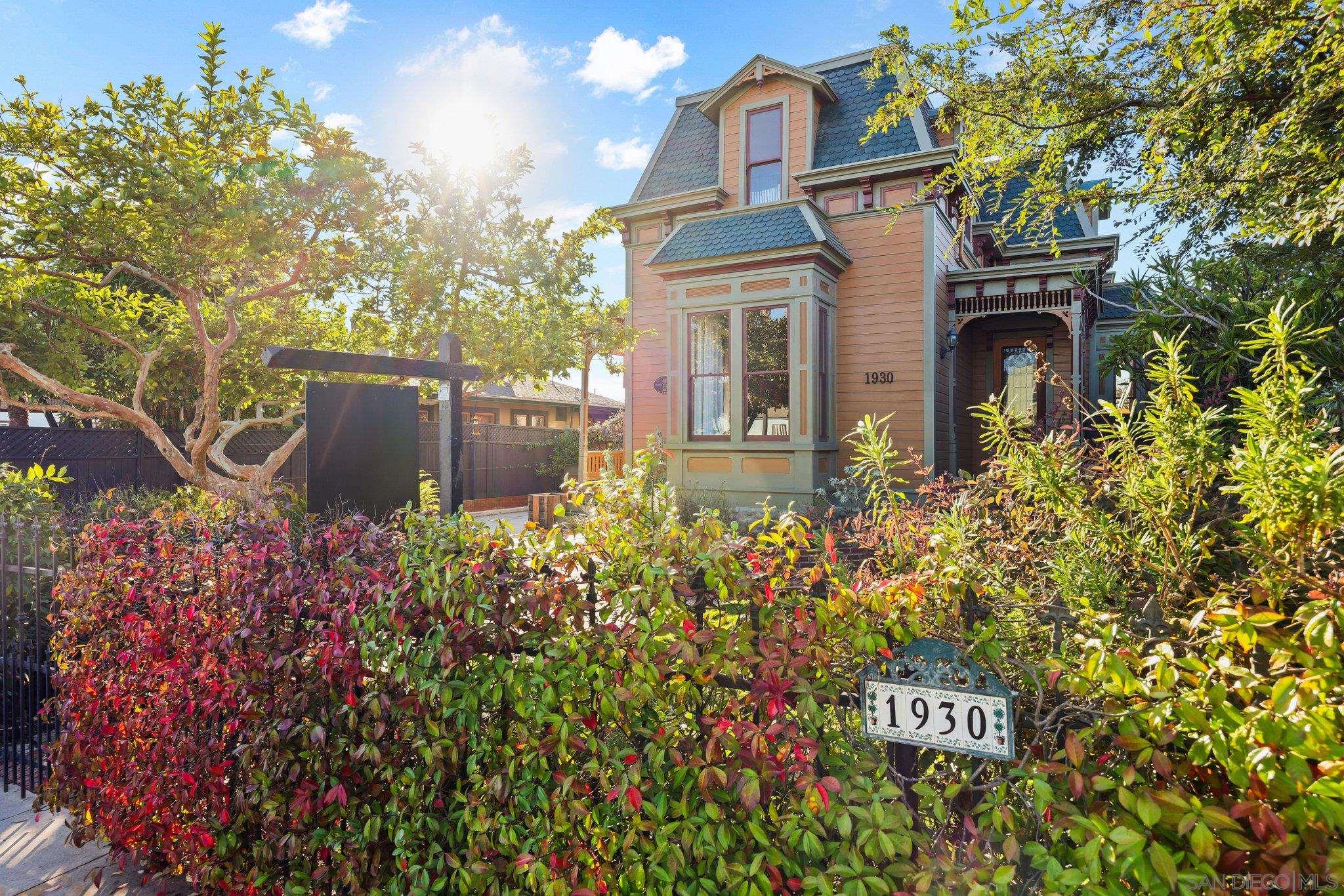 Detail Gallery Image 2 of 73 For 1930  30th St, San Diego,  CA 92102 - 4 Beds | 3/1 Baths