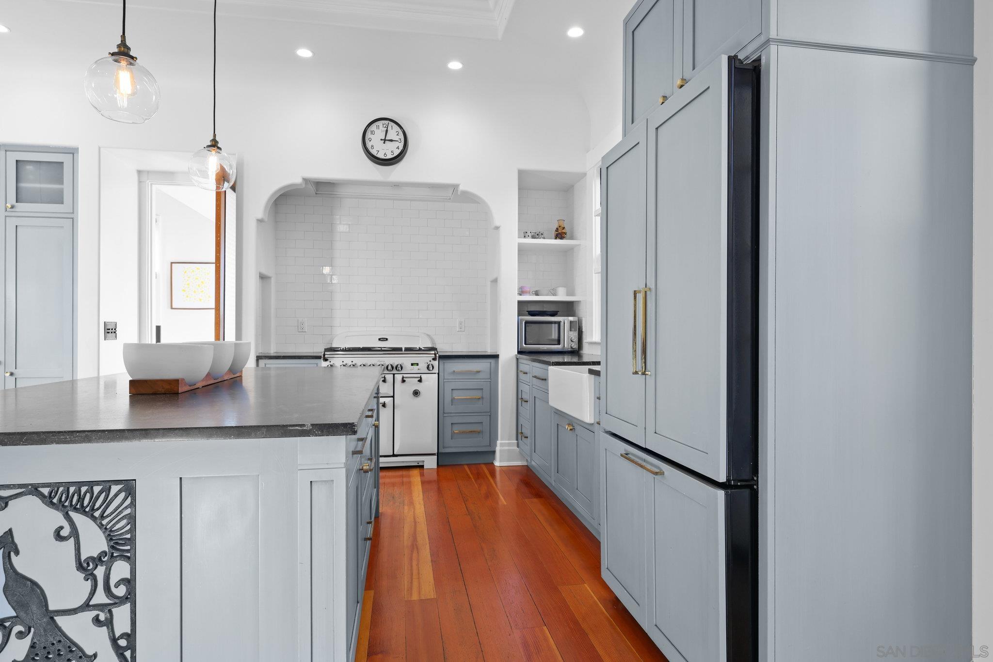 Detail Gallery Image 14 of 73 For 1930  30th St, San Diego,  CA 92102 - 4 Beds | 3/1 Baths