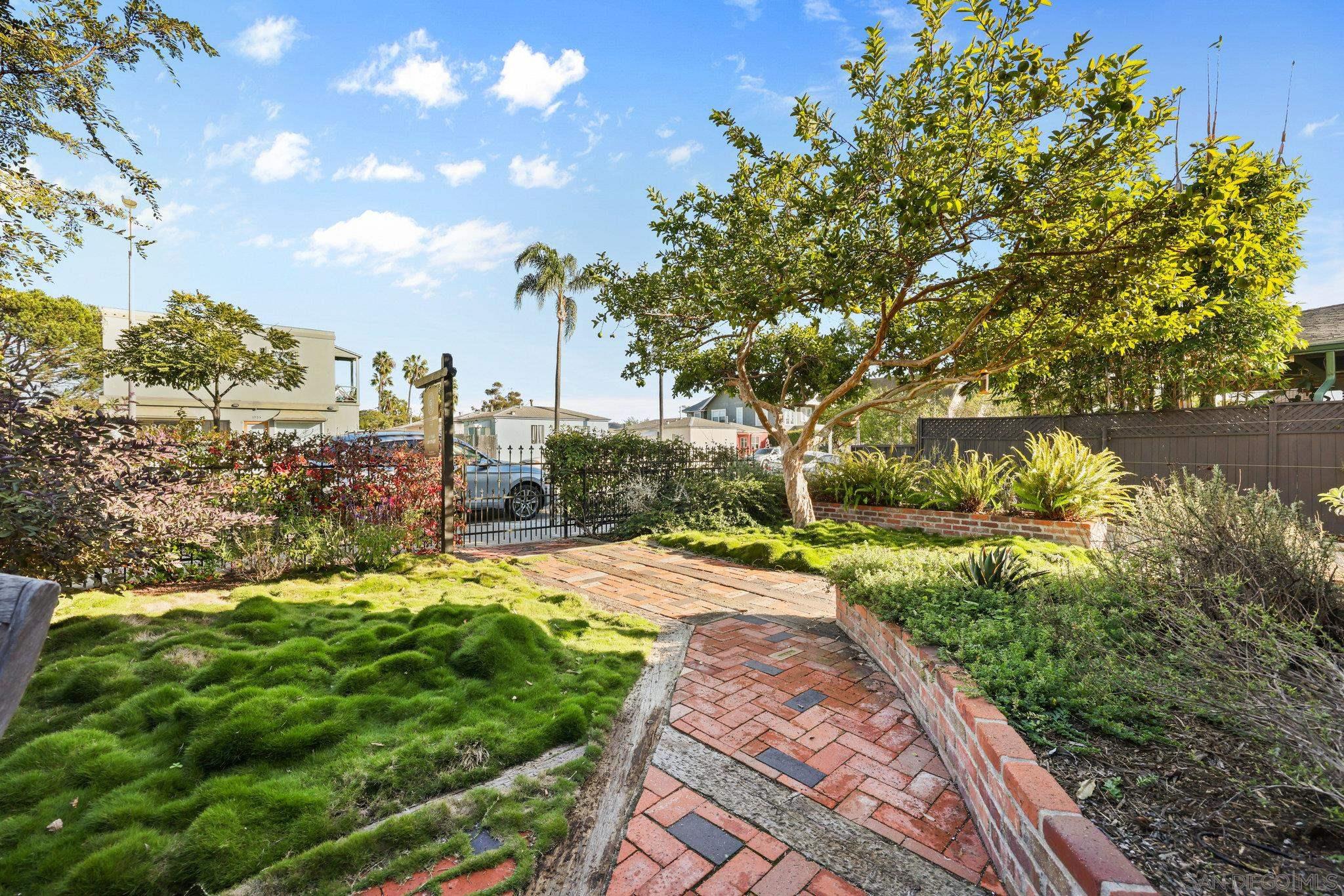 Detail Gallery Image 3 of 73 For 1930  30th St, San Diego,  CA 92102 - 4 Beds | 3/1 Baths