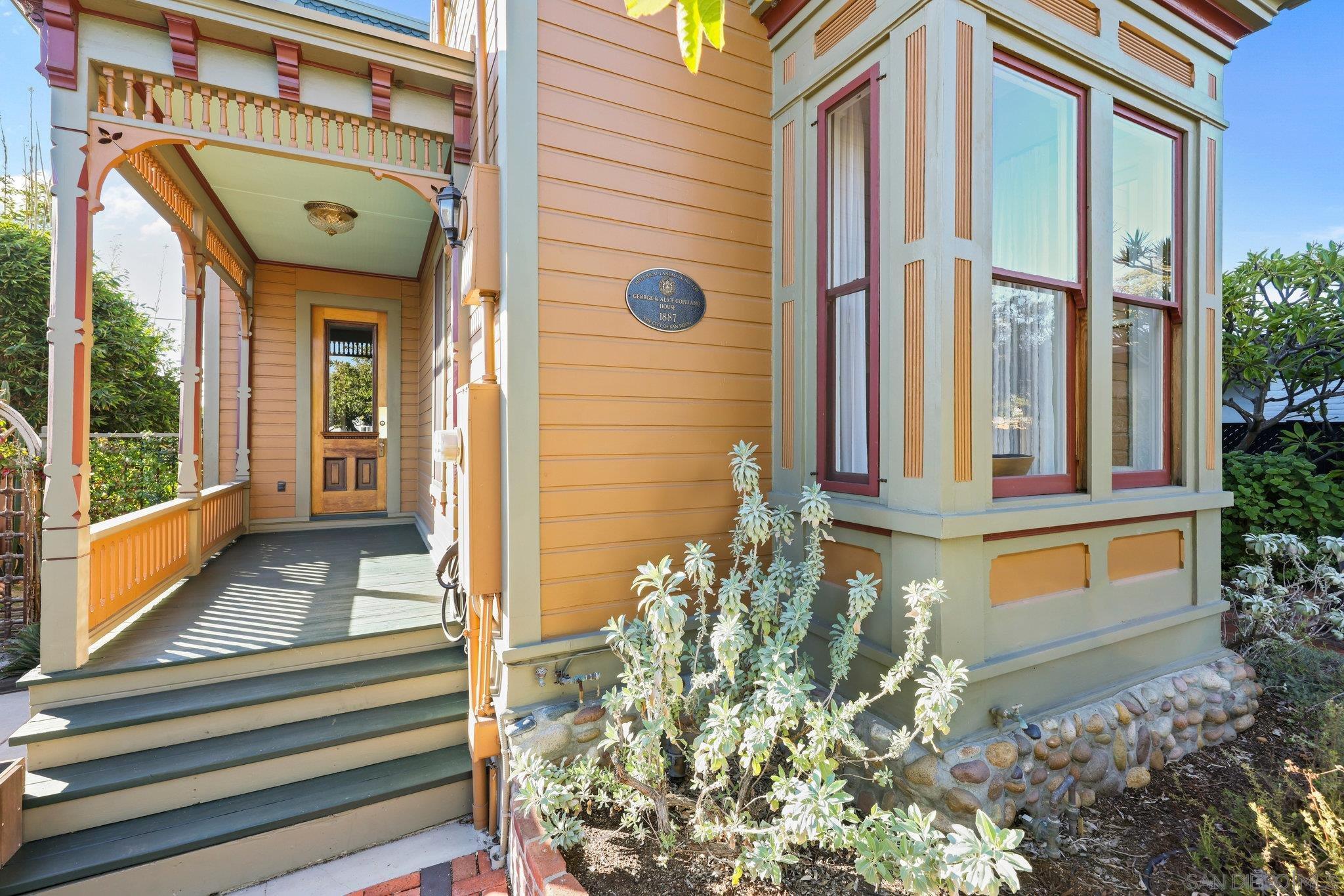 Detail Gallery Image 5 of 73 For 1930  30th St, San Diego,  CA 92102 - 4 Beds | 3/1 Baths