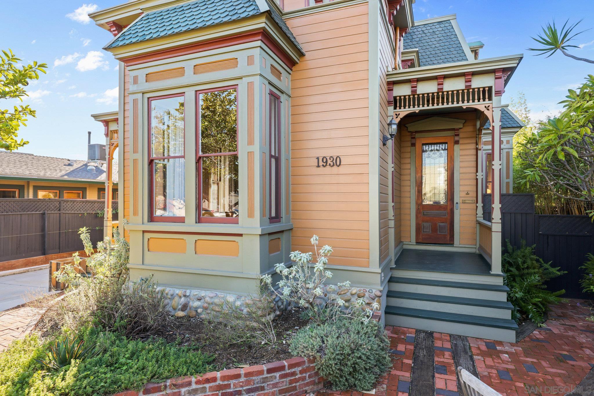 Detail Gallery Image 6 of 73 For 1930  30th St, San Diego,  CA 92102 - 4 Beds | 3/1 Baths