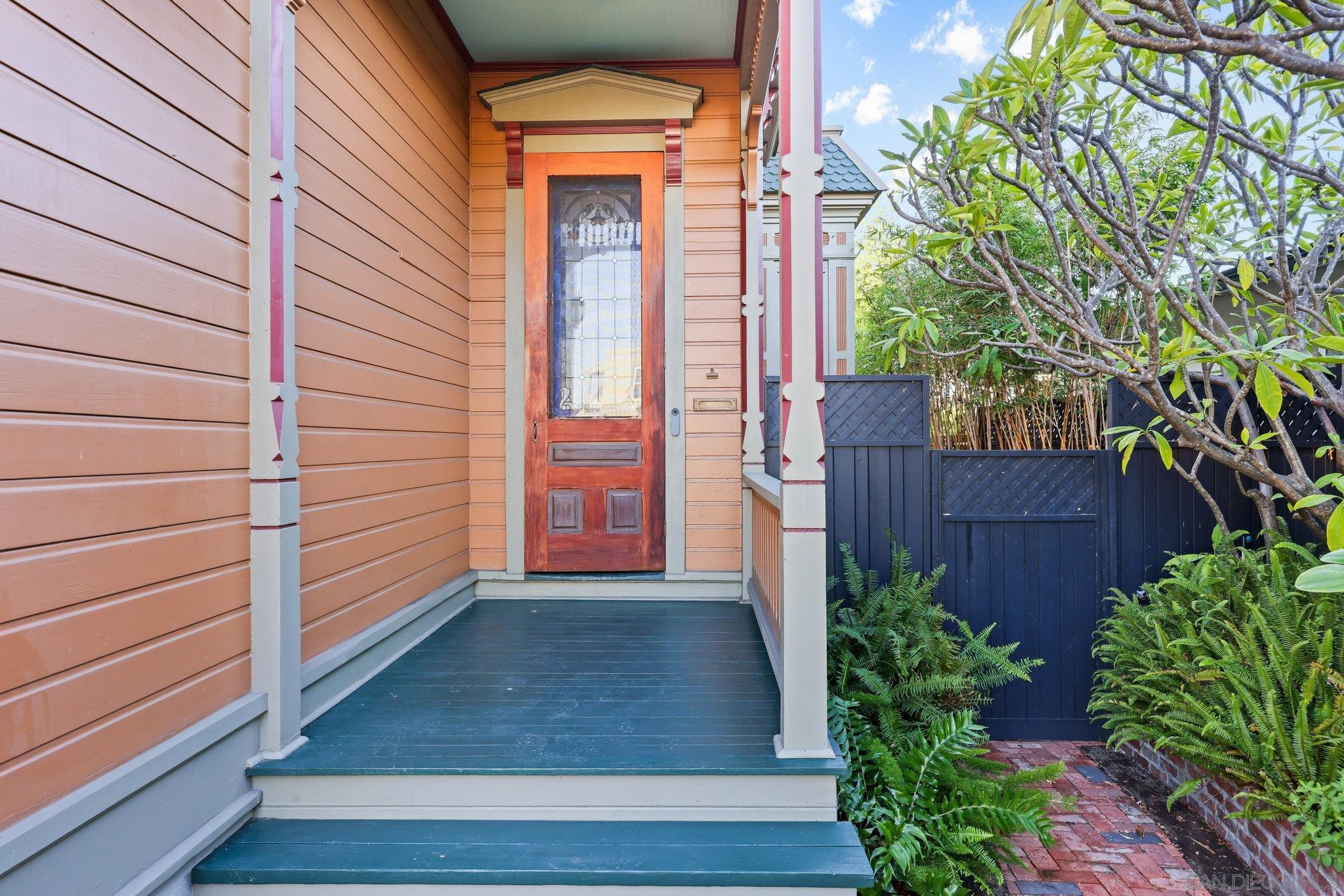 Detail Gallery Image 7 of 73 For 1930  30th St, San Diego,  CA 92102 - 4 Beds | 3/1 Baths