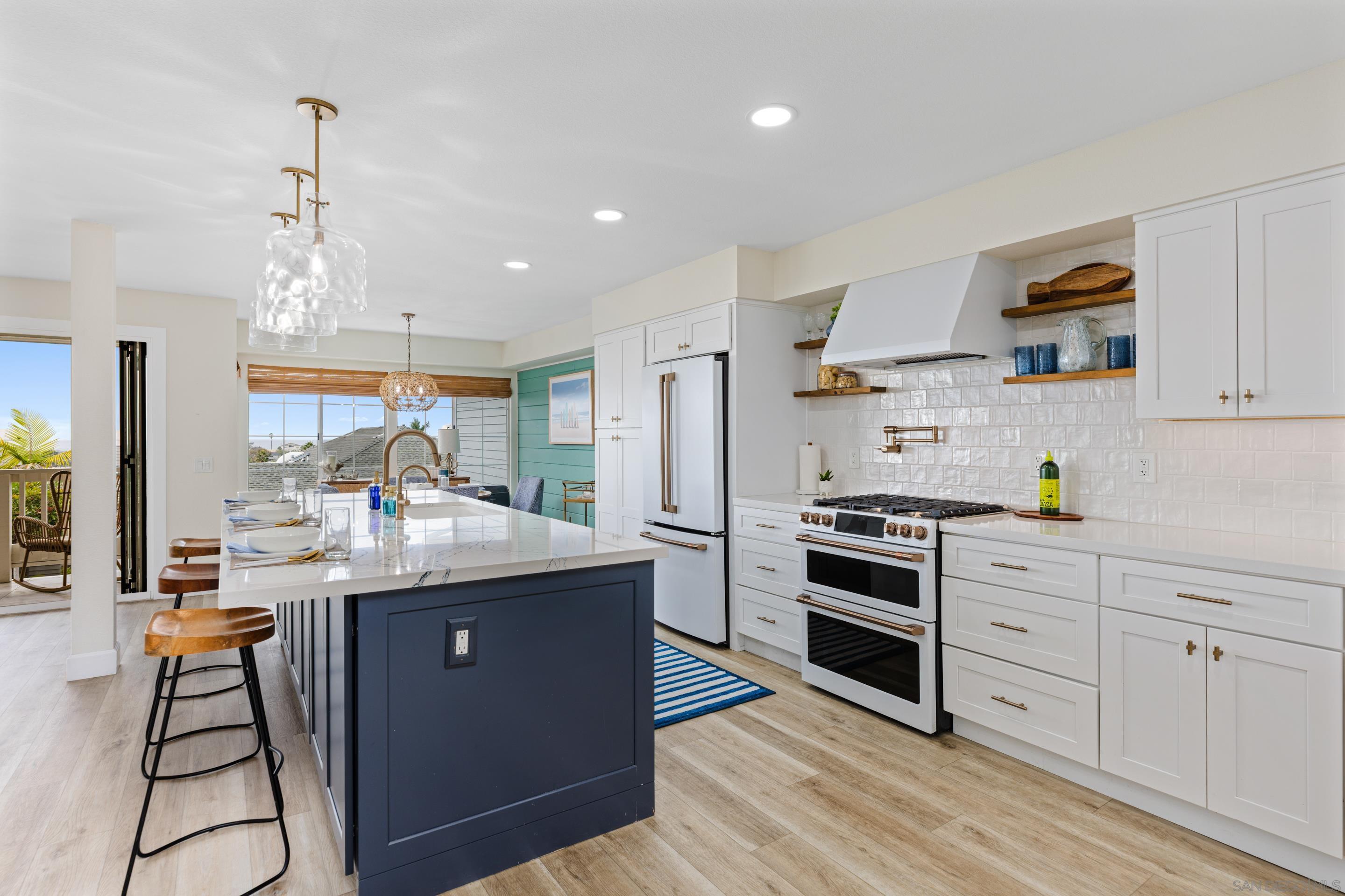 Detail Gallery Image 4 of 25 For 579  Hygeia  Unit a, Encinitas,  CA 92024 - 3 Beds | 2/1 Baths