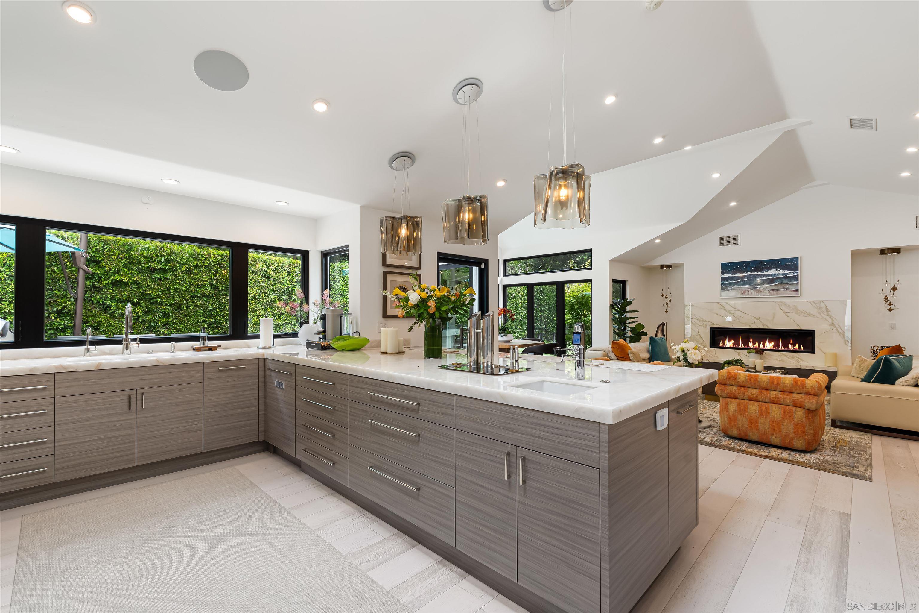 Detail Gallery Image 17 of 75 For 6887  Avenida Andorra, La Jolla,  CA 92037 - 4 Beds | 5 Baths