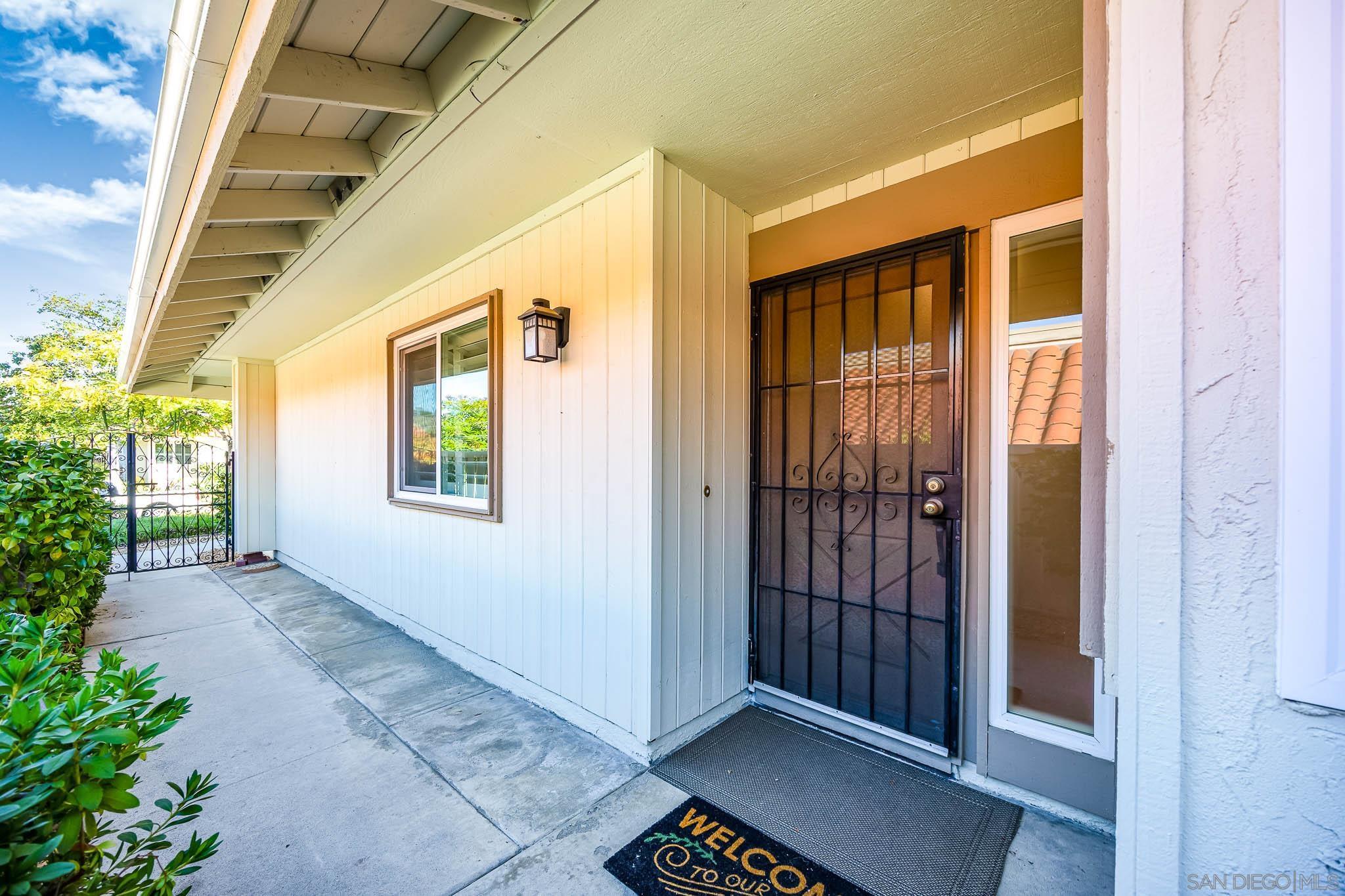 Detail Gallery Image 2 of 23 For 4225  Dusk Ln, Oceanside,  CA 92056 - 3 Beds | 2 Baths