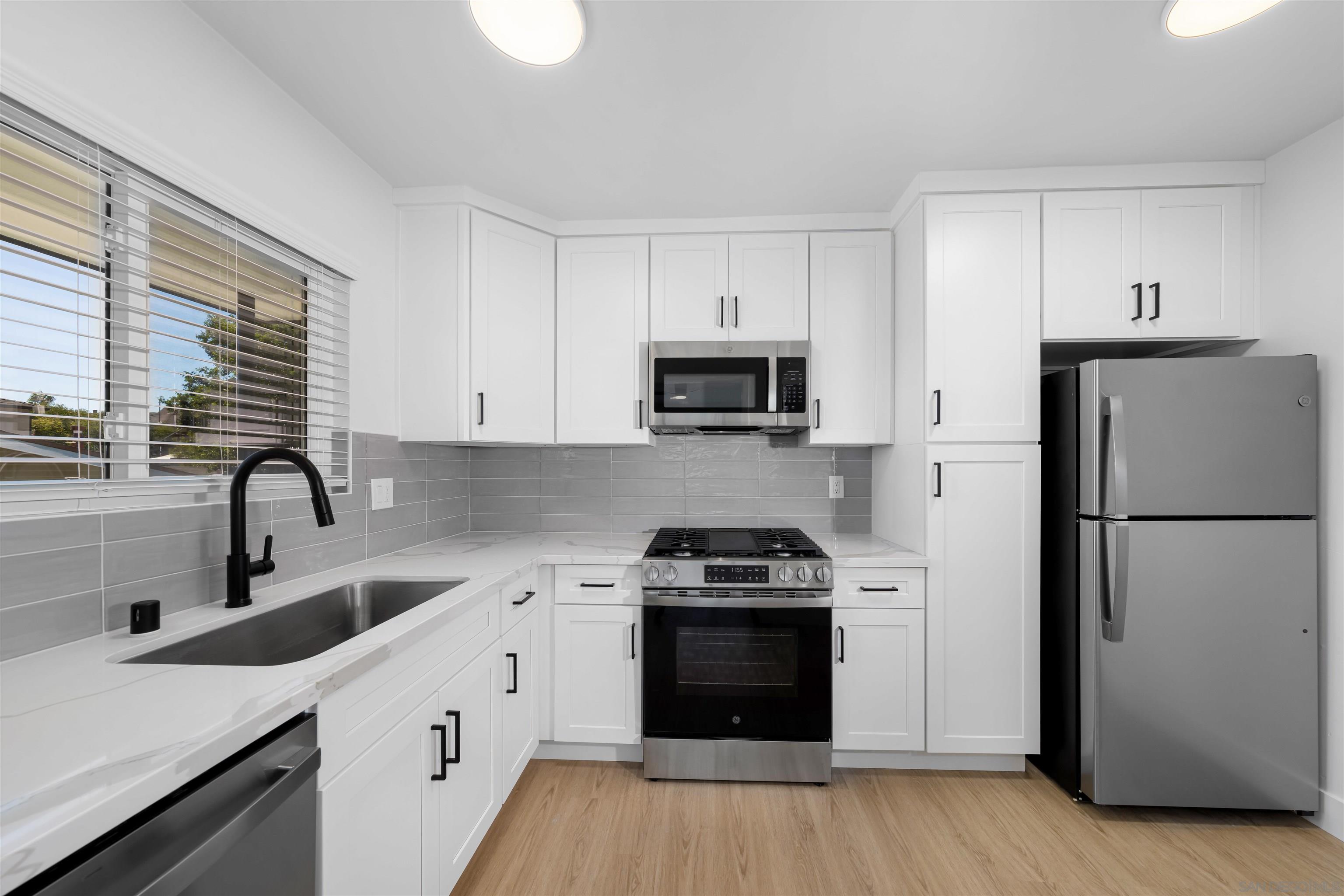 Detail Gallery Image 3 of 20 For 1644  Grove Street, San Diego,  CA 92102 - – Beds | – Baths