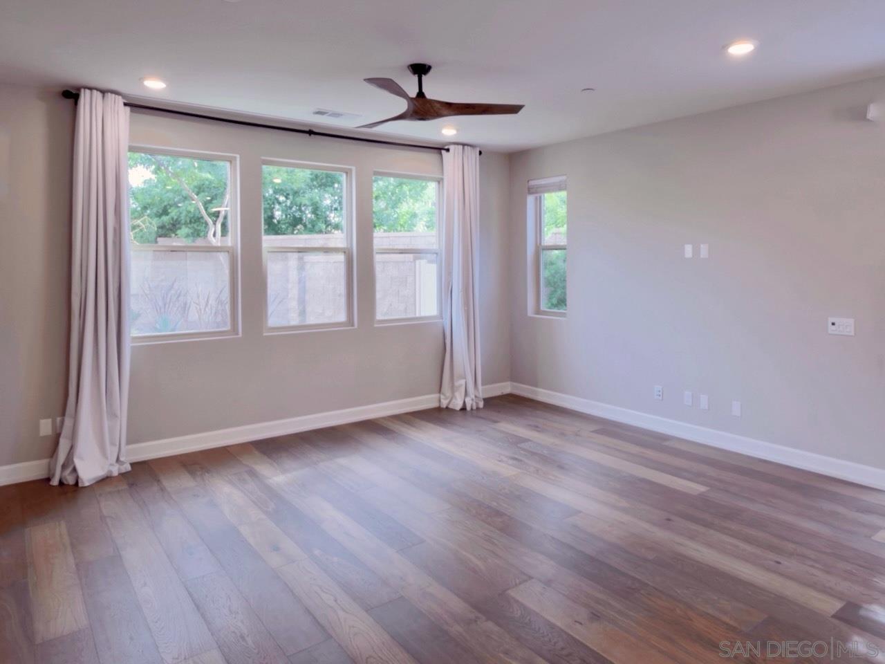 Detail Gallery Image 4 of 33 For 10713  Audrey Way, San Diego,  CA 92129 - 4 Beds | 3 Baths