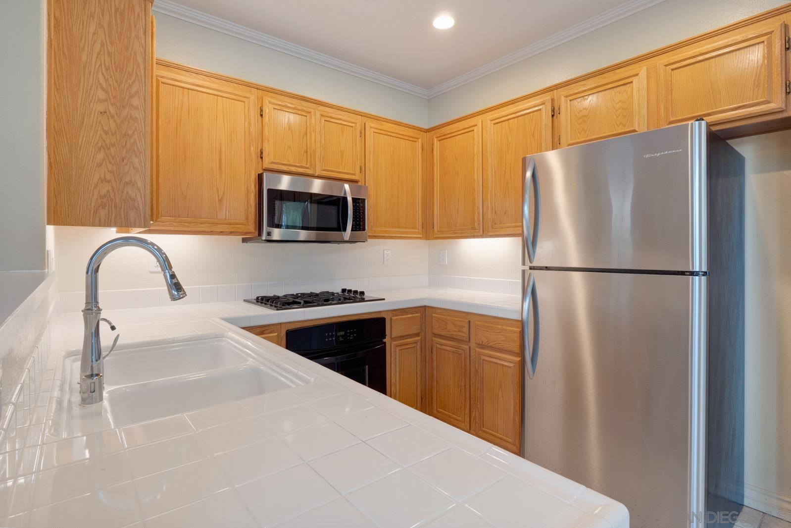 Detail Gallery Image 20 of 57 For 5512  Renaissance Avenue  3, San Diego,  CA 92122 - 3 Beds | 2/1 Baths