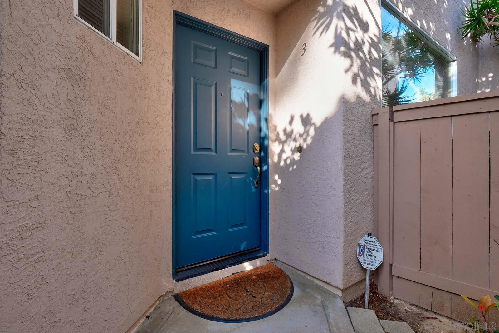 Detail Gallery Image 5 of 57 For 5512  Renaissance Avenue  3, San Diego,  CA 92122 - 3 Beds | 2/1 Baths