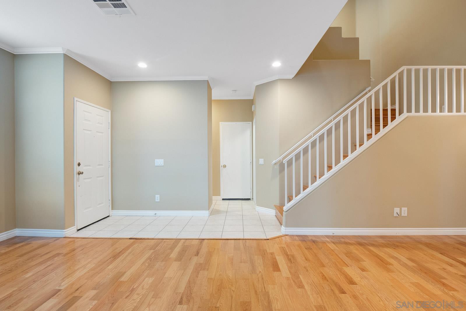 Detail Gallery Image 10 of 57 For 5512  Renaissance Avenue  3, San Diego,  CA 92122 - 3 Beds | 2/1 Baths