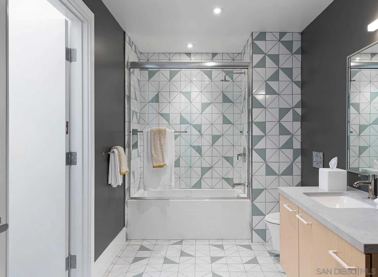 Detail Gallery Image 6 of 11 For 330  S Cedros Ave  Apt 7, Solana Beach,  CA 92075 - 1 Beds | 1 Baths