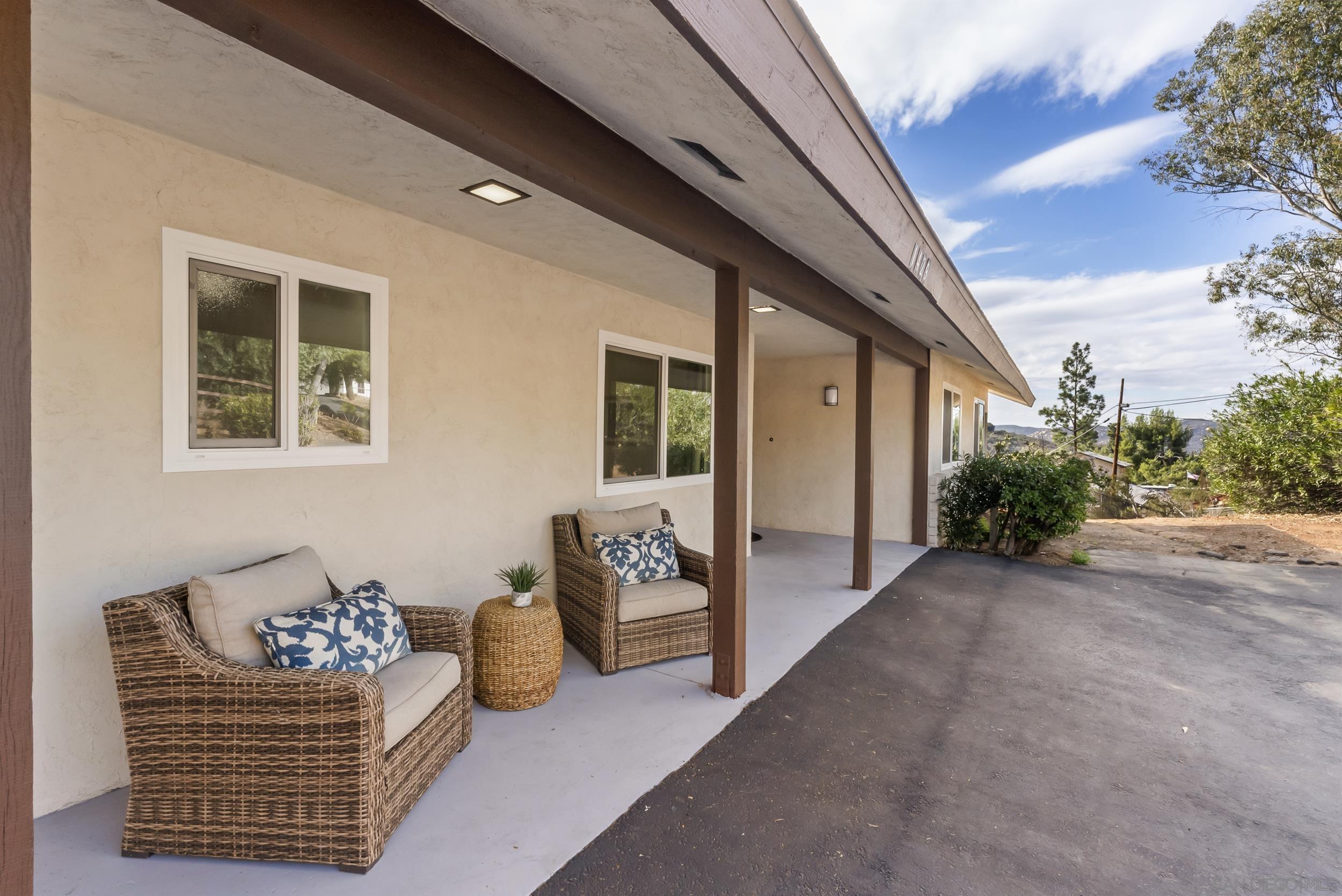 Detail Gallery Image 3 of 42 For 1429  Midway Dr., Alpine,  CA 91901 - 3 Beds | 2/1 Baths