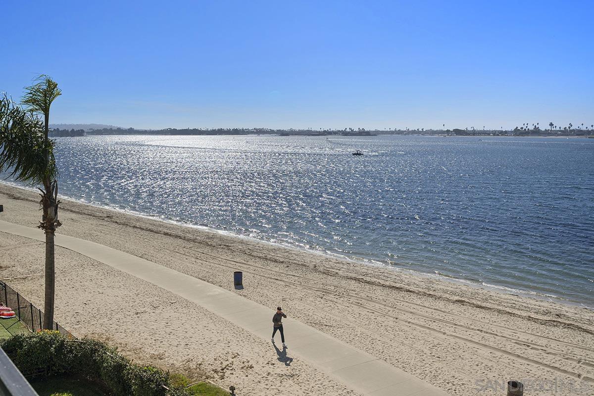 Detail Gallery Image 18 of 74 For 3828  Riviera Dr  2b,  San Diego,  CA 92109 - 2 Beds | 2 Baths