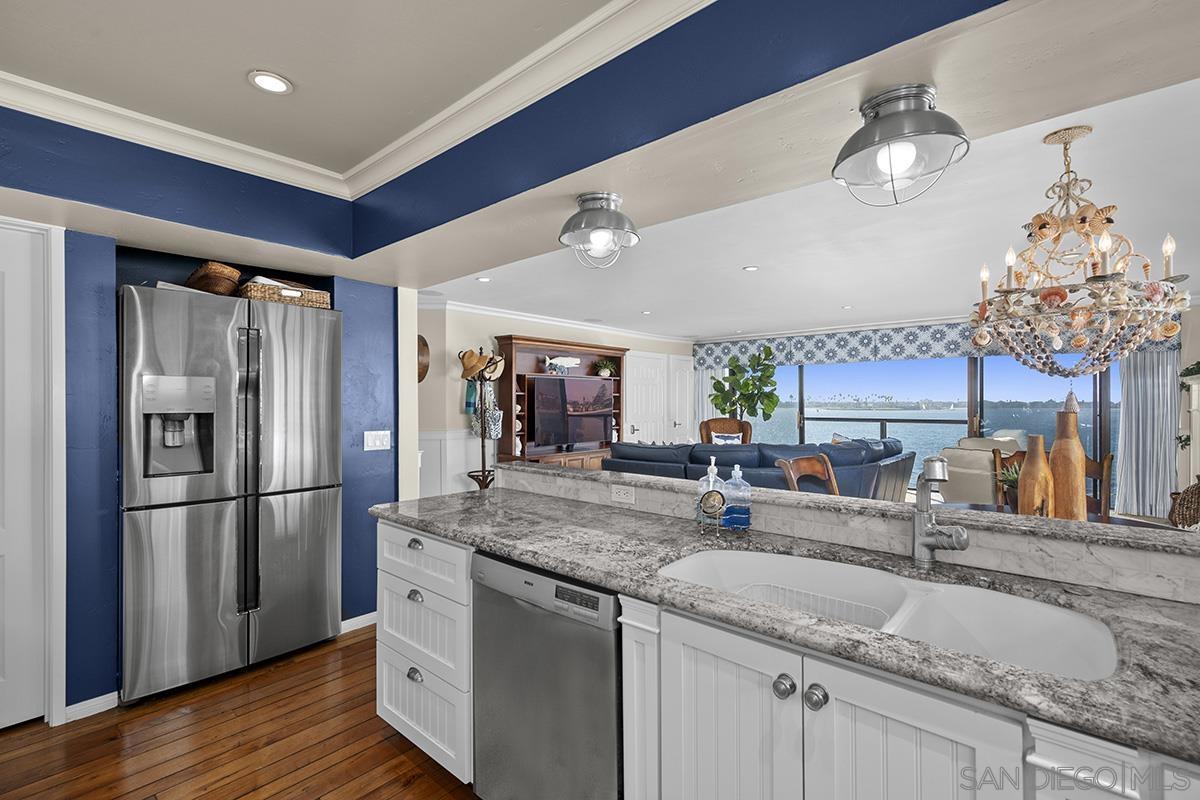 Detail Gallery Image 32 of 74 For 3828  Riviera Dr  2b,  San Diego,  CA 92109 - 2 Beds | 2 Baths