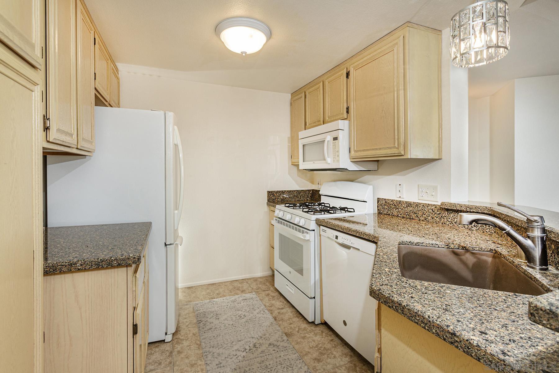 Detail Gallery Image 12 of 22 For 11265  Affinity Ct  #103,  San Diego,  CA 92131 - 2 Beds | 2 Baths