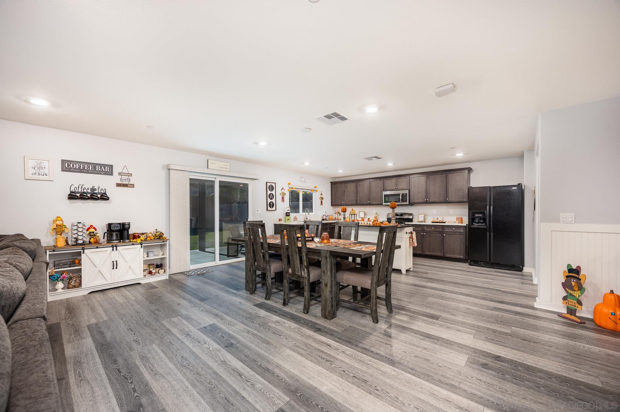 Detail Gallery Image 12 of 26 For 32089  Bunkhouse Rd, Winchester,  CA 92596 - 3 Beds | 2/1 Baths