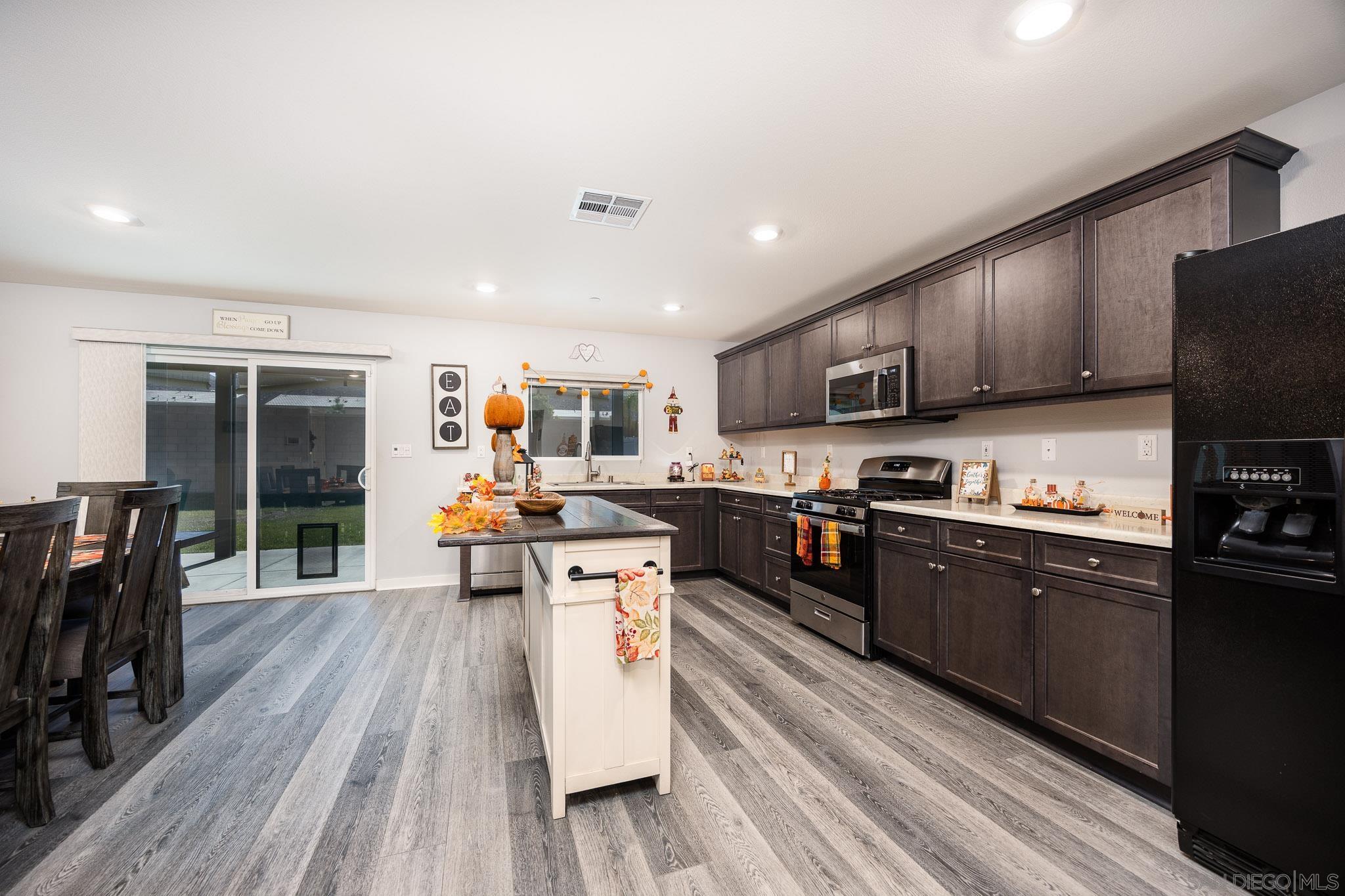 Detail Gallery Image 14 of 26 For 32089  Bunkhouse Rd, Winchester,  CA 92596 - 3 Beds | 2/1 Baths