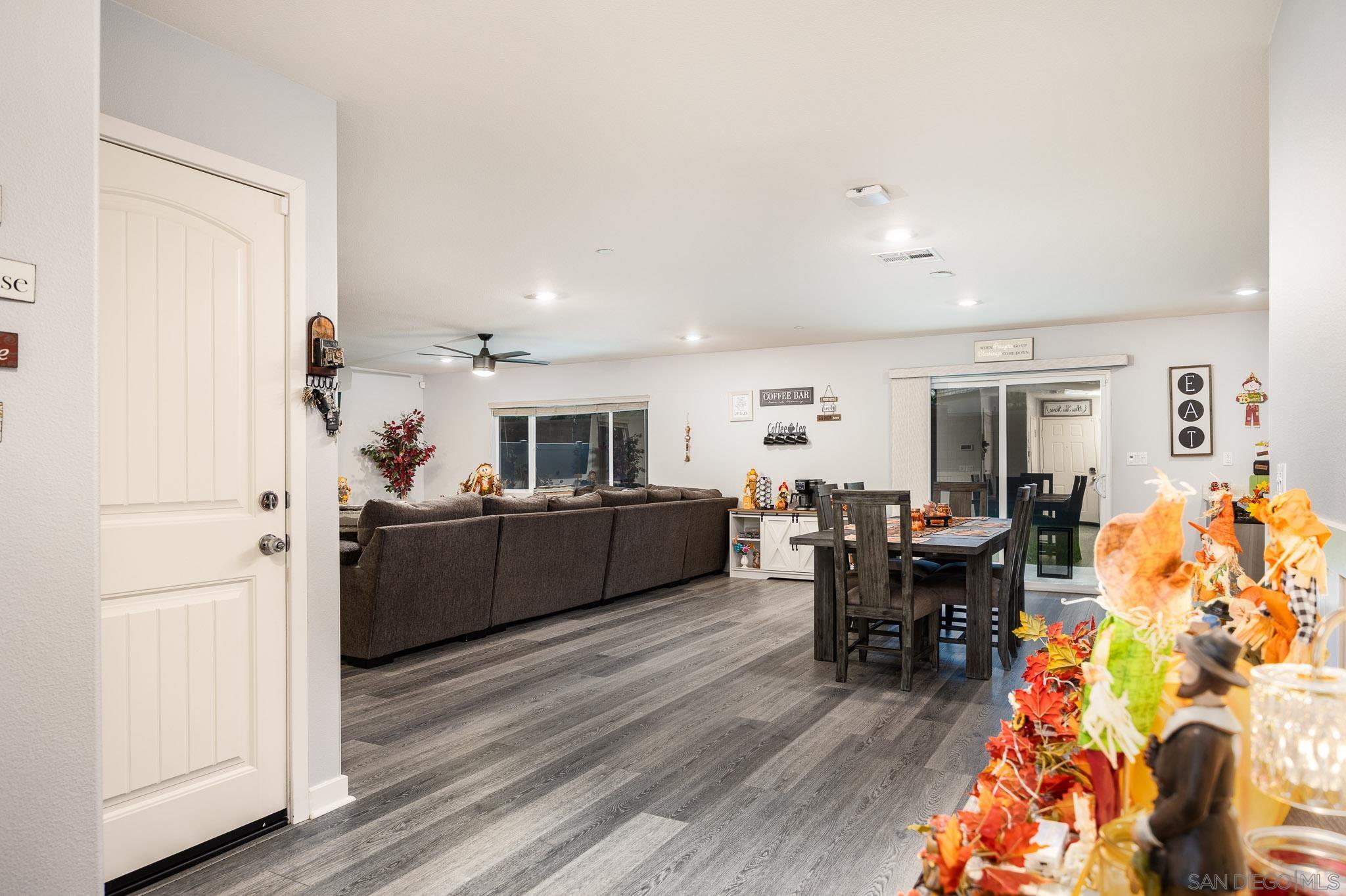 Detail Gallery Image 10 of 26 For 32089  Bunkhouse Rd, Winchester,  CA 92596 - 3 Beds | 2/1 Baths