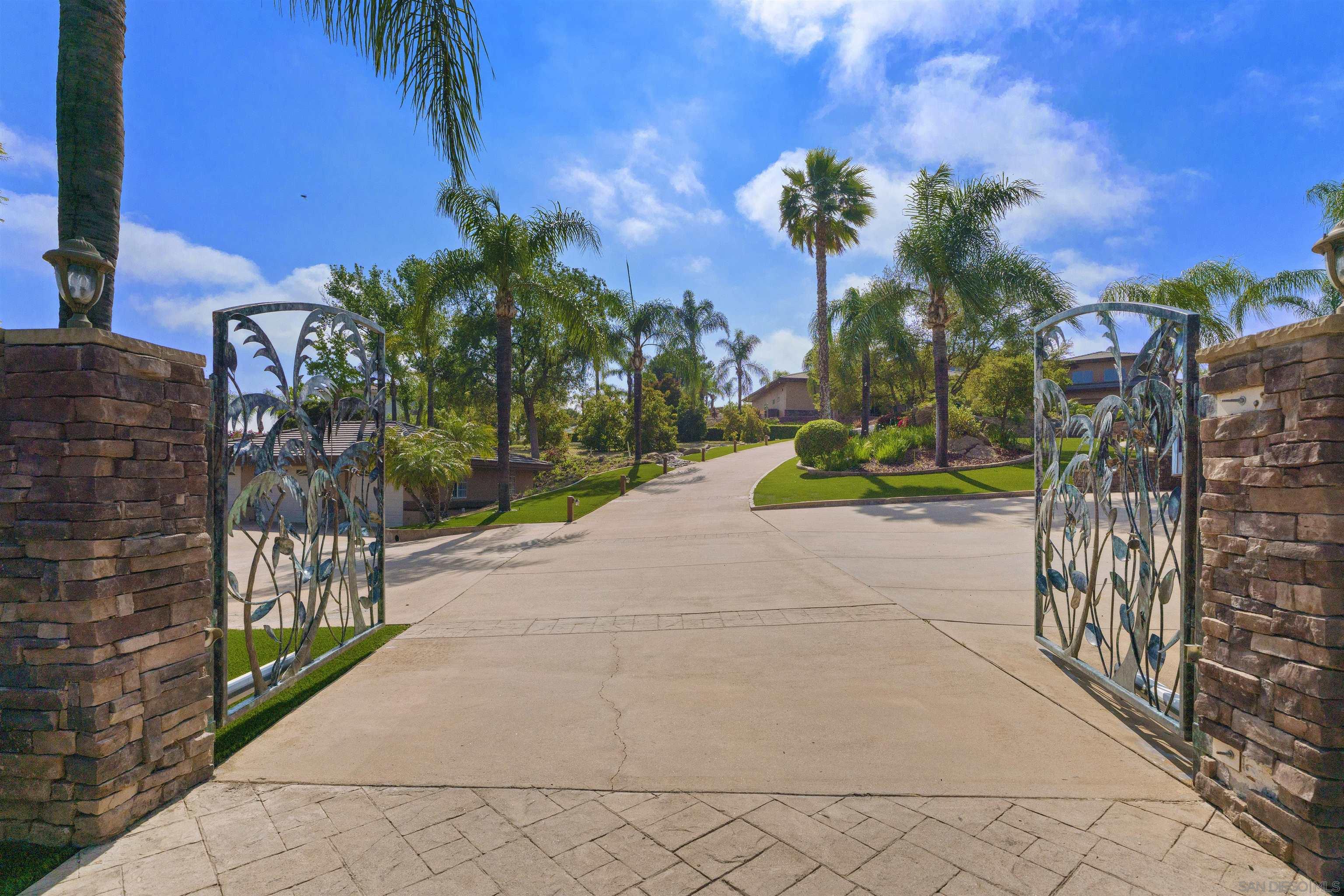 Detail Gallery Image 2 of 75 For 2882  Conestoga Circle, Alpine,  CA 91901 - 6 Beds | 4/1 Baths