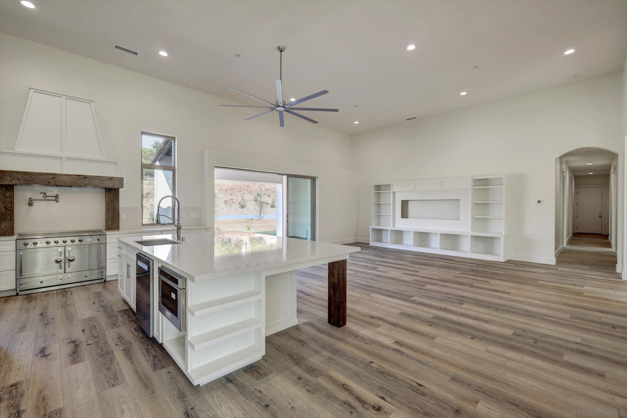 Detail Gallery Image 7 of 44 For 5808  Lake Vista Dr., Bonsall,  CA 92003 - 4 Beds | 4/1 Baths