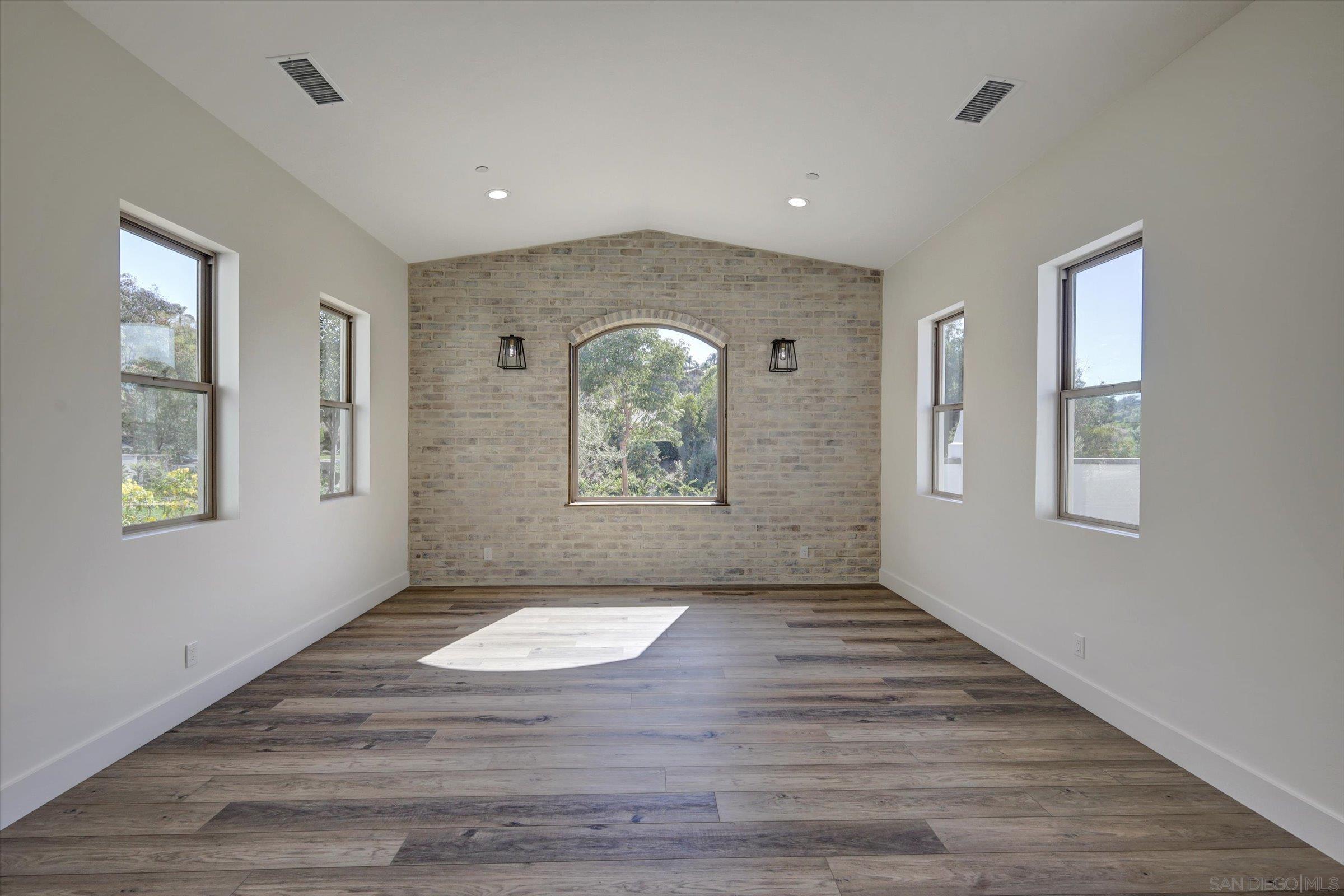 Detail Gallery Image 8 of 44 For 5808  Lake Vista Dr., Bonsall,  CA 92003 - 4 Beds | 4/1 Baths