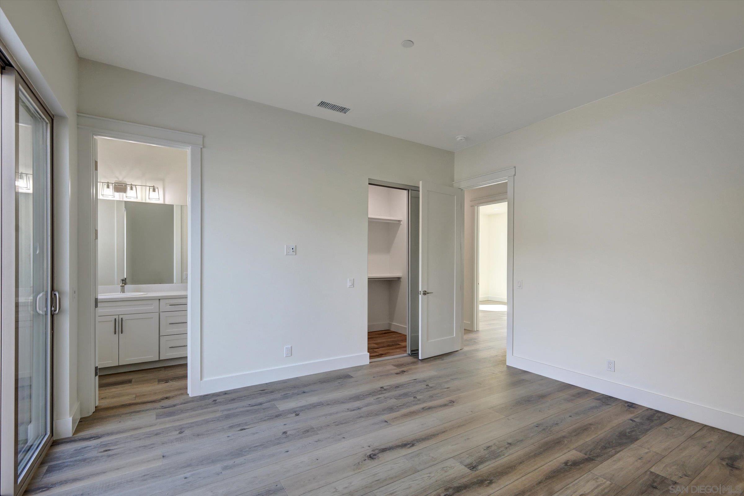 Detail Gallery Image 10 of 44 For 5808  Lake Vista Dr., Bonsall,  CA 92003 - 4 Beds | 4/1 Baths