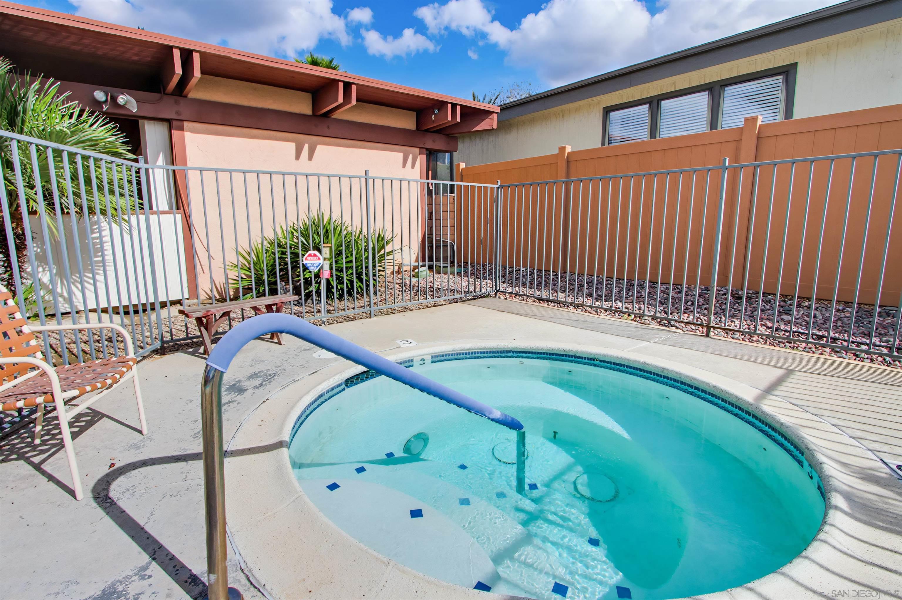 Detail Gallery Image 40 of 46 For 1723  Kiwi Gln, Escondido,  CA 92026 - 2 Beds | 2 Baths