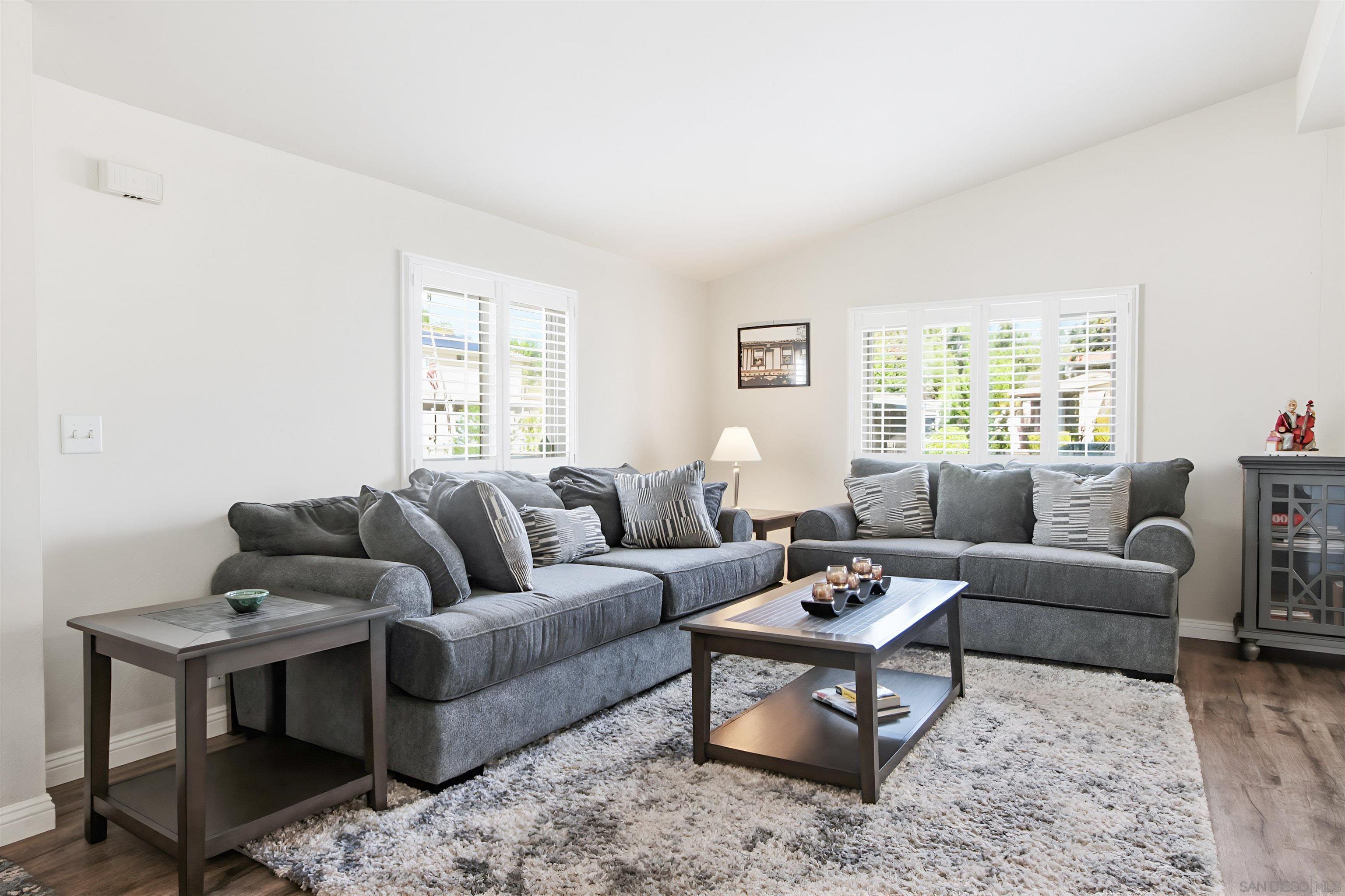 Detail Gallery Image 3 of 46 For 1723  Kiwi Gln, Escondido,  CA 92026 - 2 Beds | 2 Baths